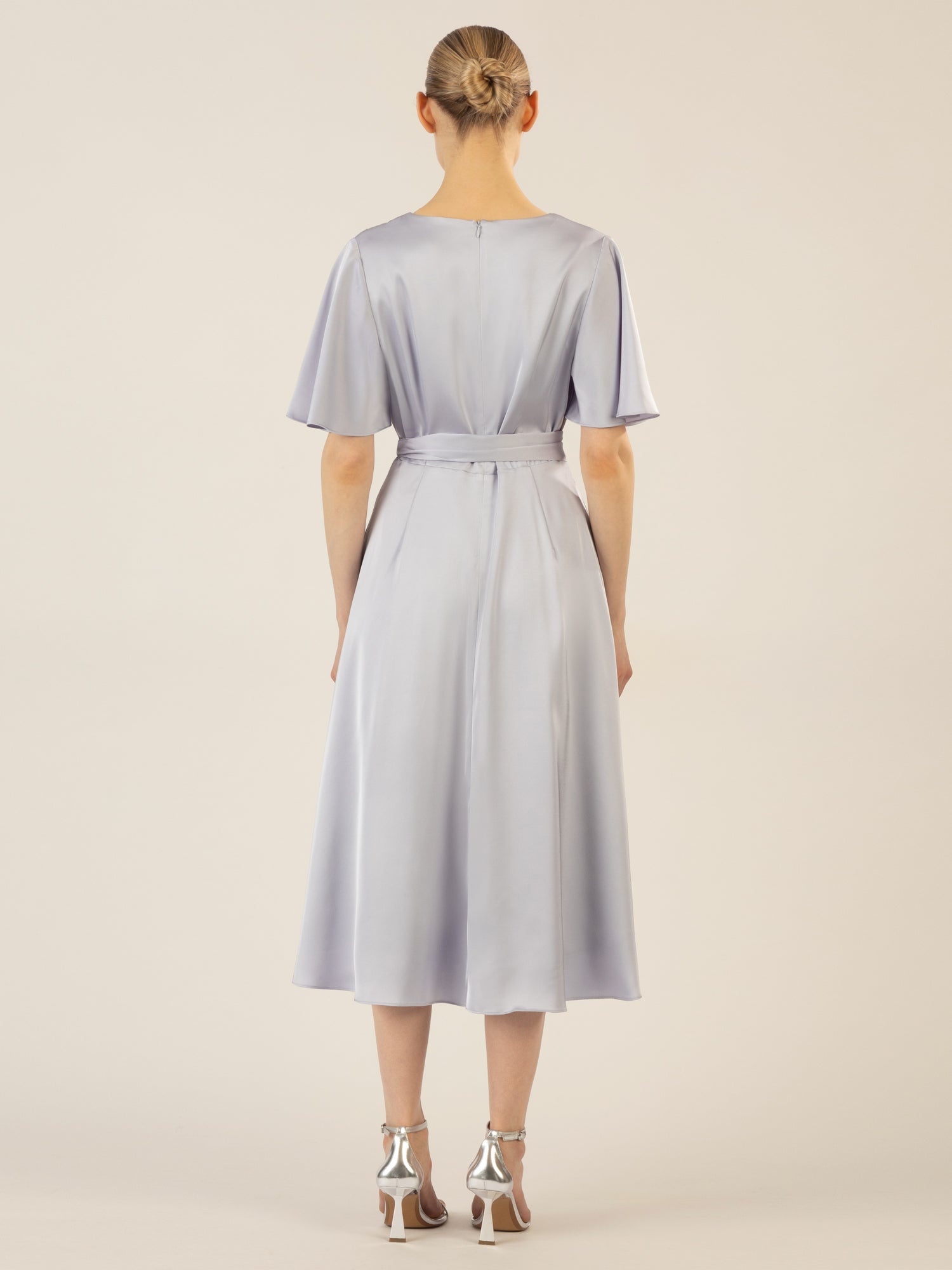 APART Midi-Satinkleid us mattschimmerndem Satin | hellblau