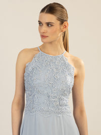 APART Abendkleid aus besticktem Mesh mit farbigen Perlen und Chiffon | hellblau