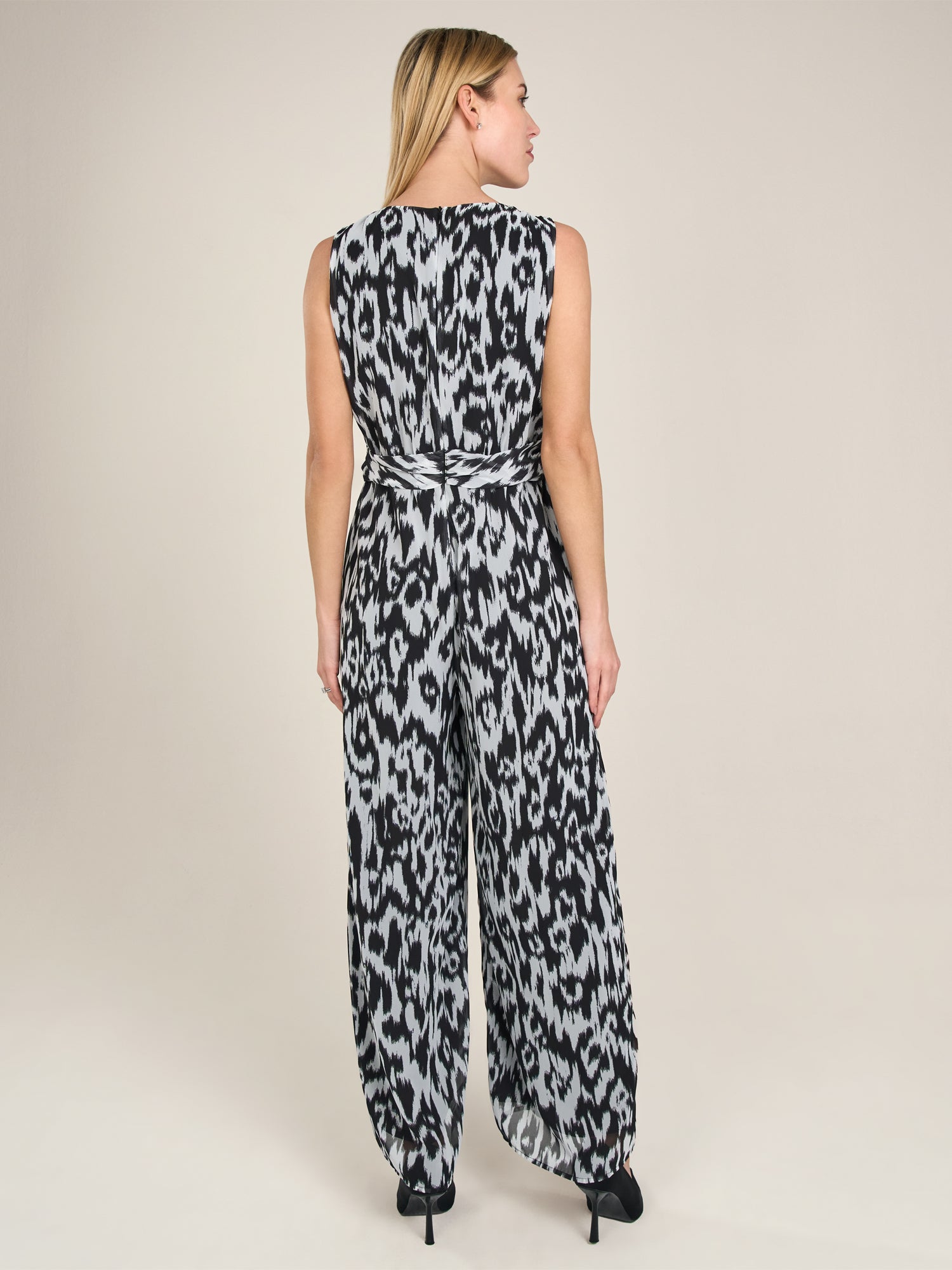APART Chiffonoverall aus weichem Chiffon mit Allover-Print | schwarz-creme