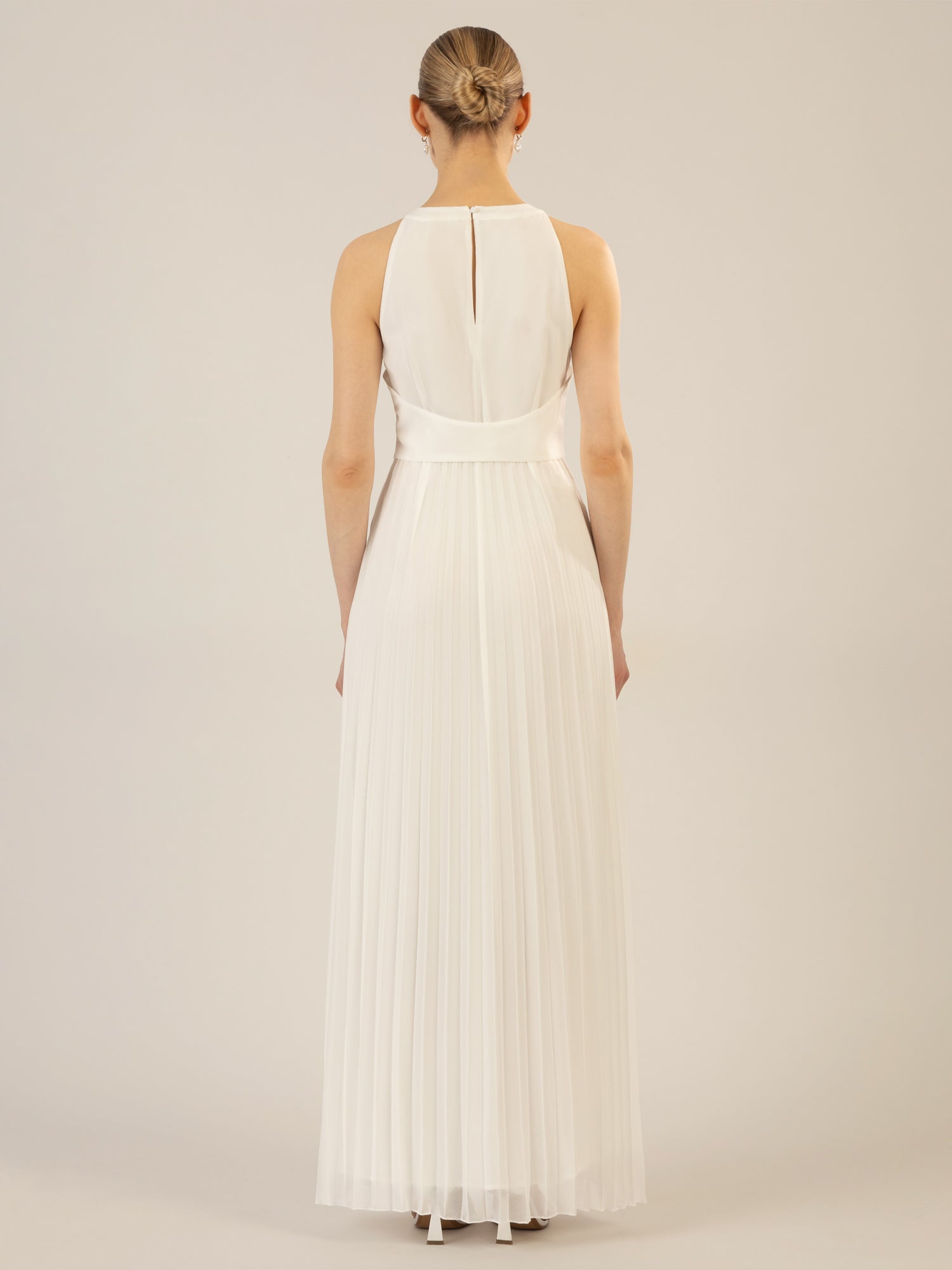 APART Chiffonkleid aus leicht körnigem, plissiertem Chiffon | creme
