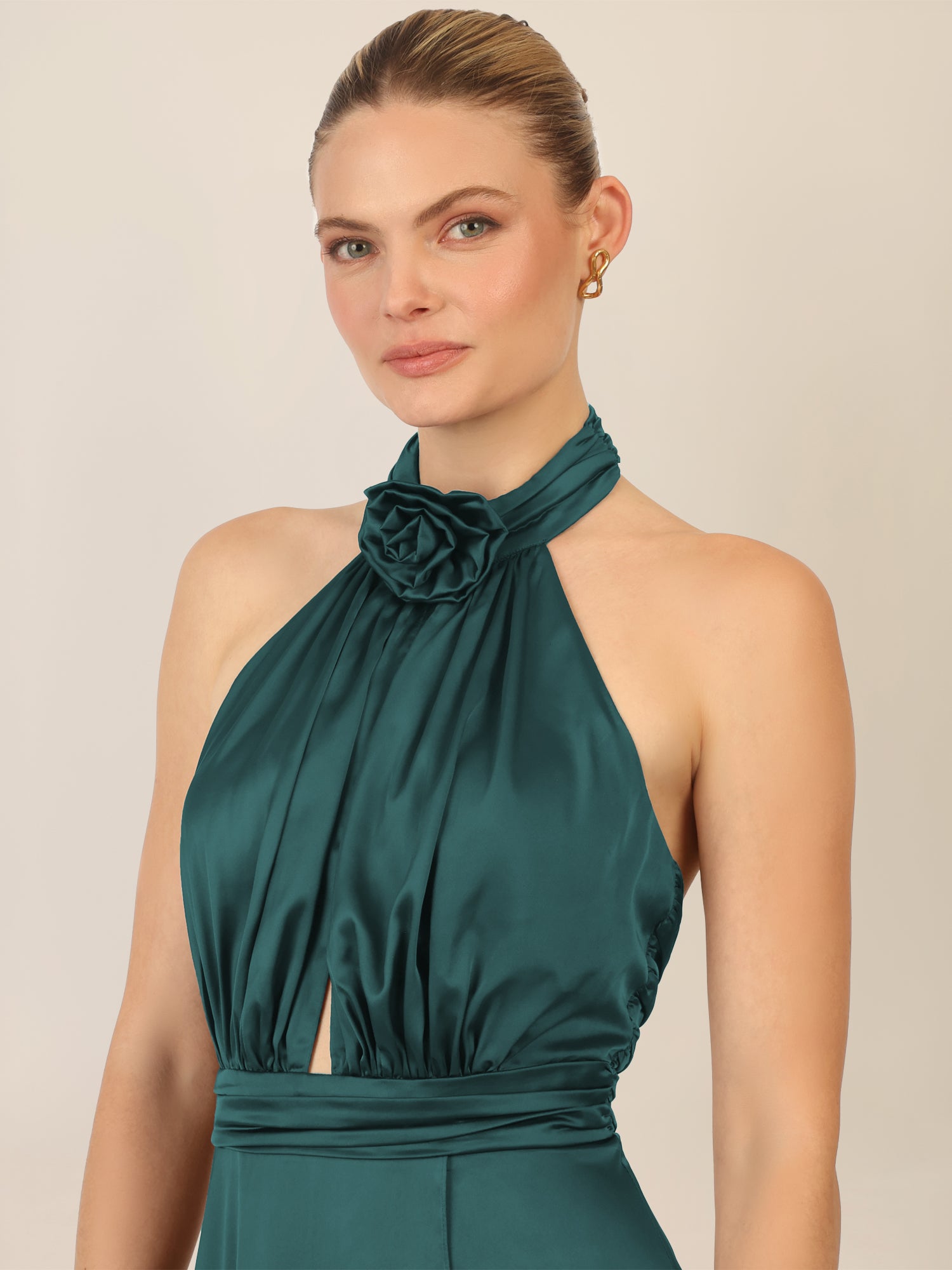 APART Satinkleid mit Neckholder und Drapierung | dunkelgrün