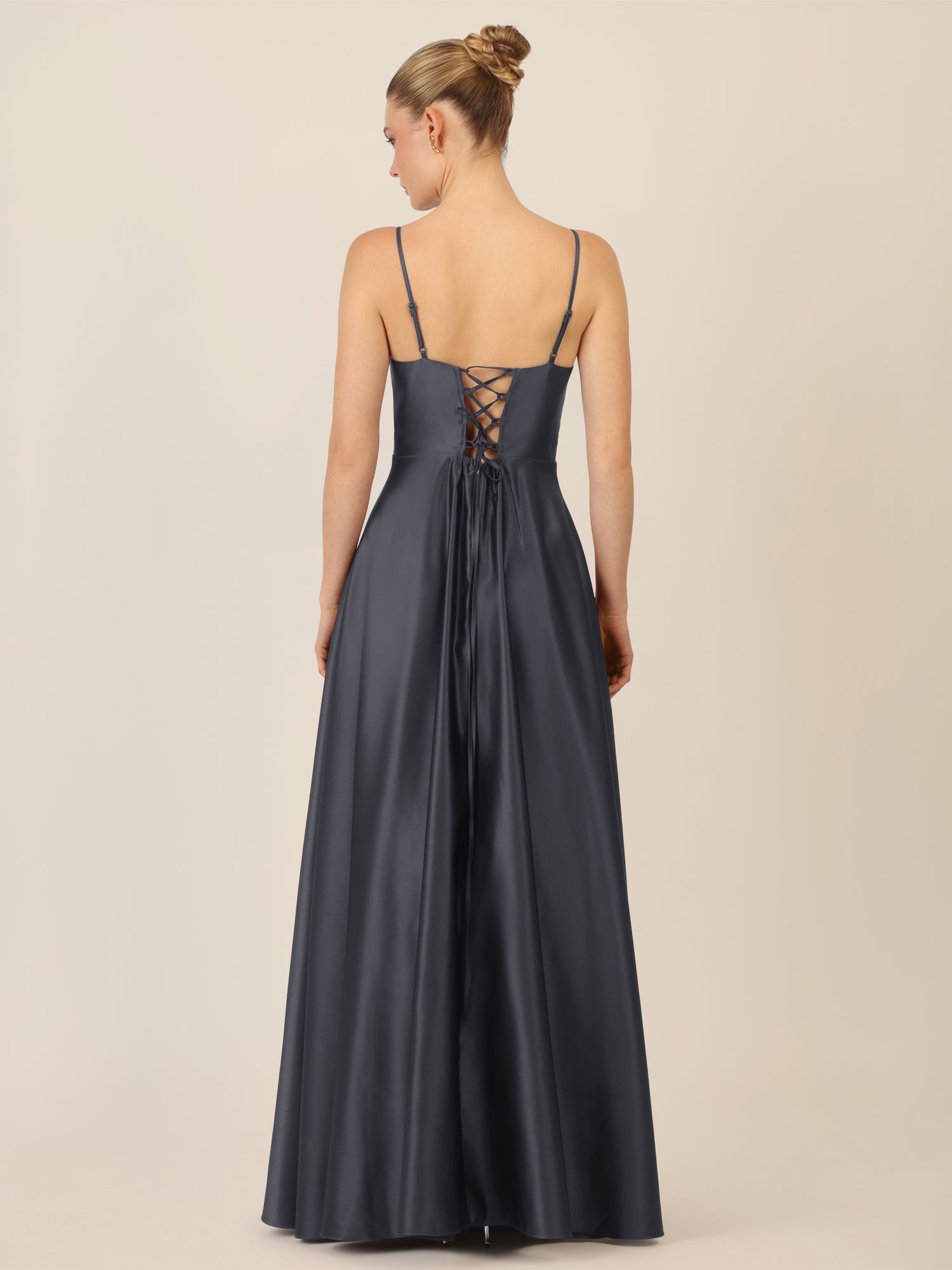 APART Langes Ballkleid aus Satin mit Spaghettiträgern | nachtblau