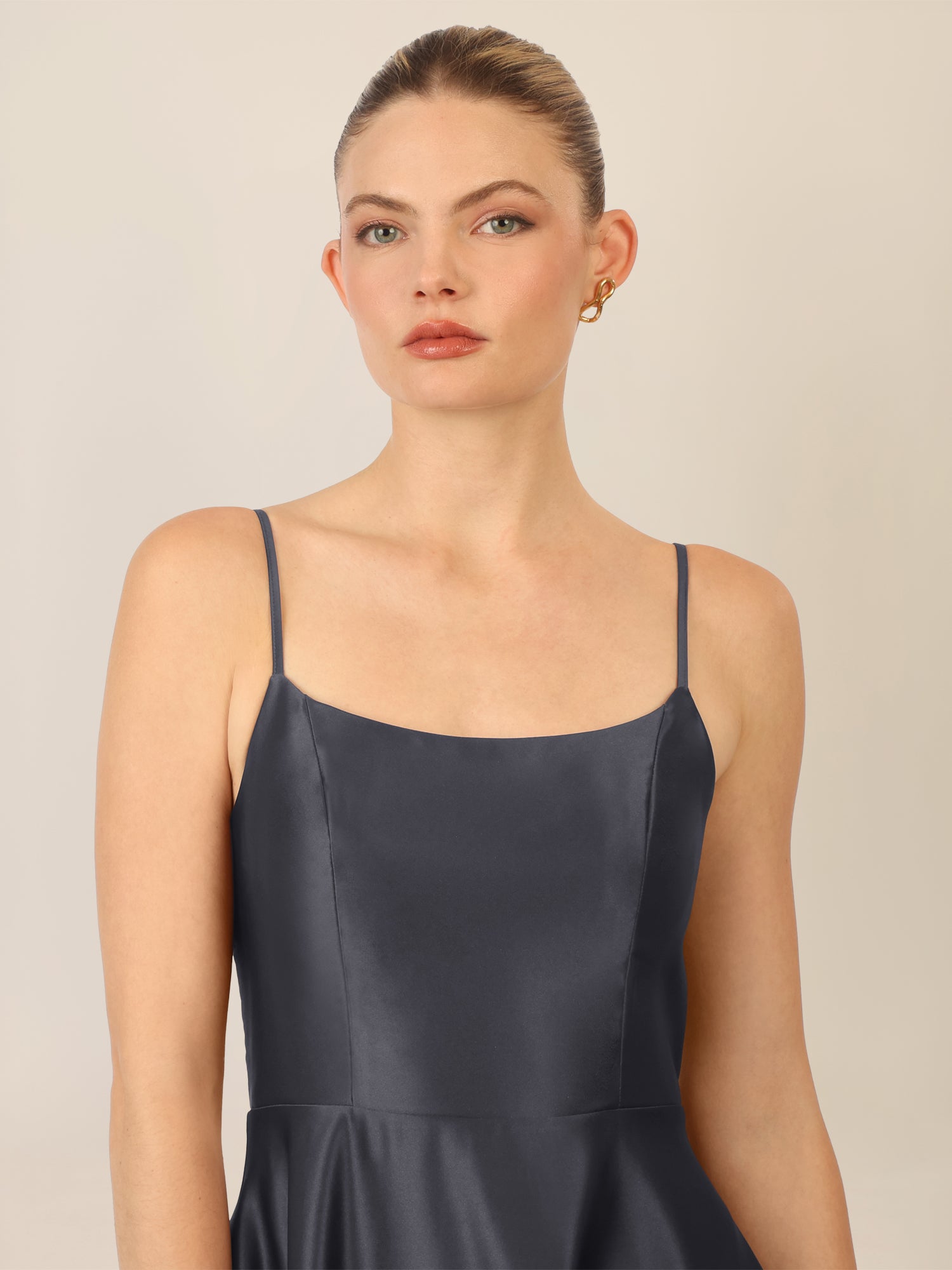 APART Langes Ballkleid aus Satin mit Spaghettiträgern | nachtblau