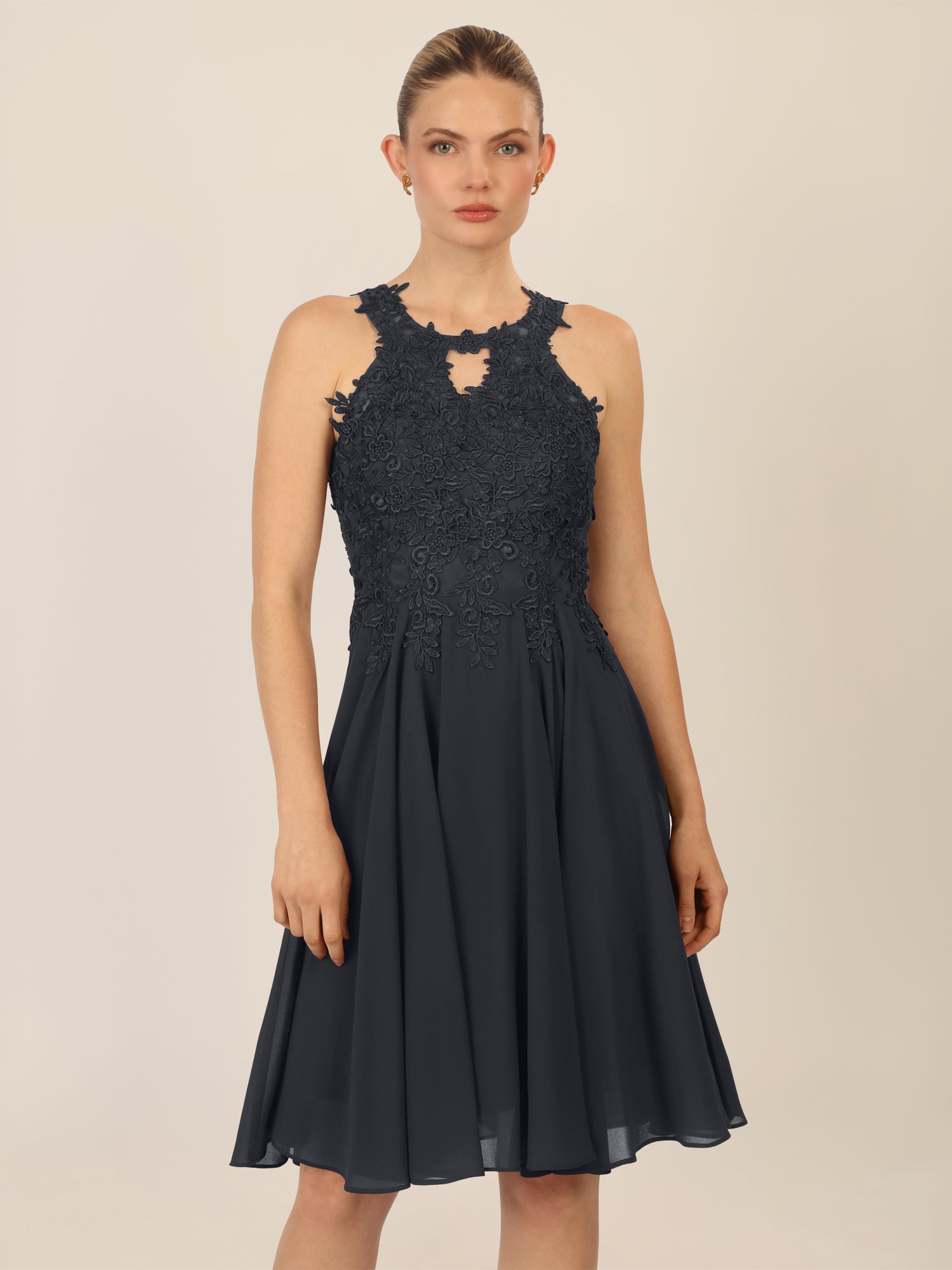 APART Cocktailkleid mit Cut-Out-Rücken | schwarz