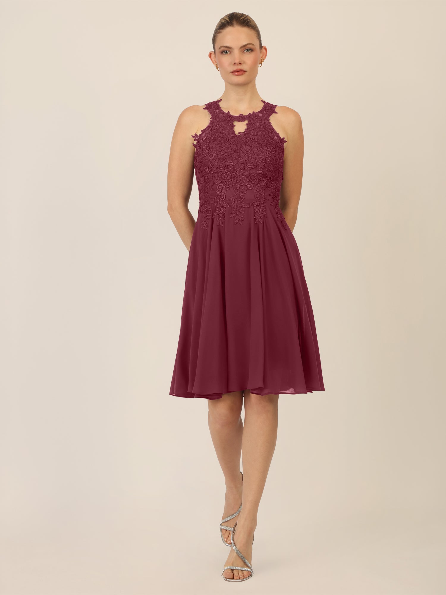 APART Cocktailkleid mit Cut-Out-Rücken | bordeauxrot