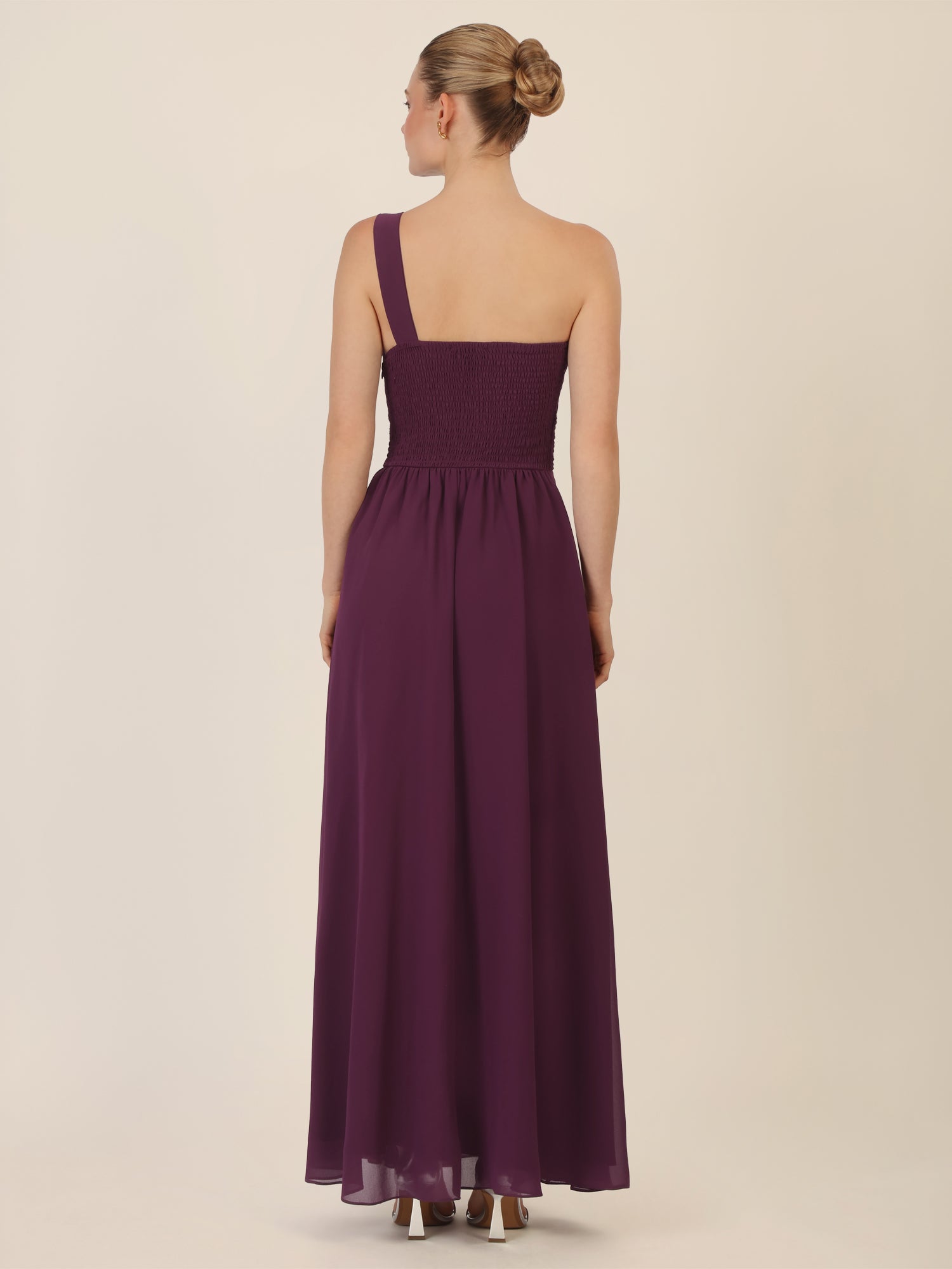 APART One-Shoulder Abendkleid mit Plisseedetail | dunkel lila