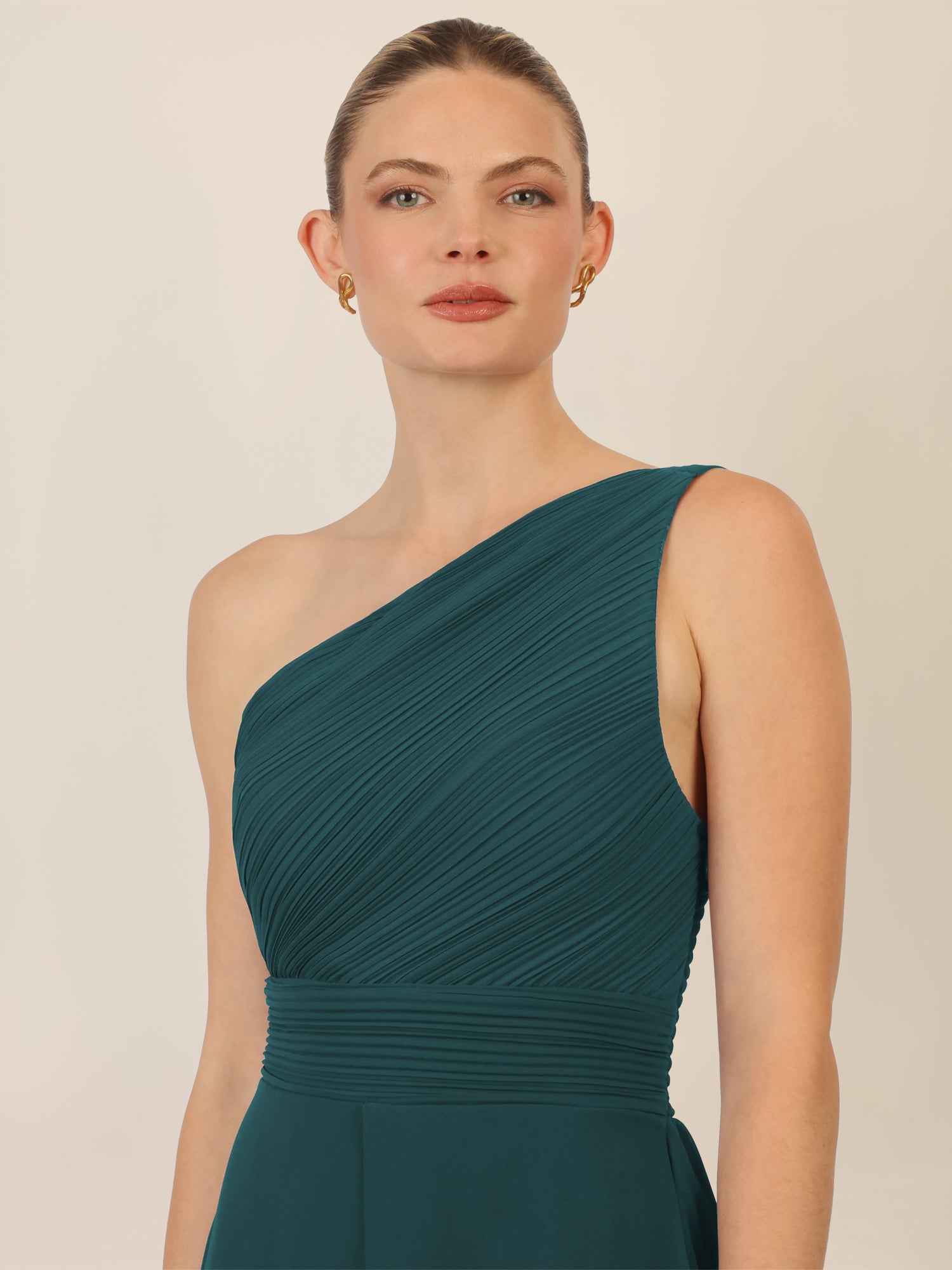APART One-Shoulder Abendkleid mit Plisseedetail | dunkelgrün
