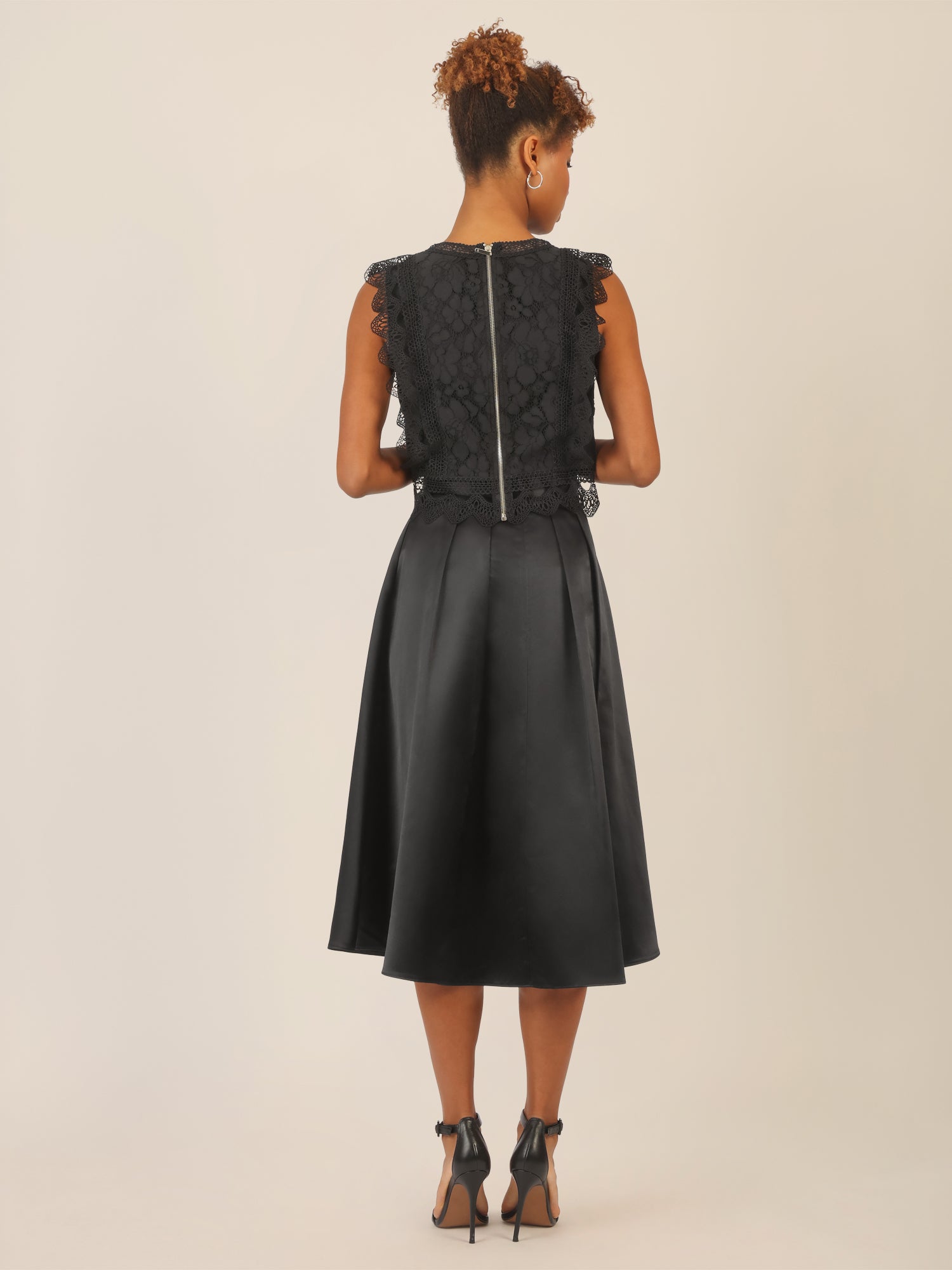 APART Satinrock mit Falten und weitem Saum | schwarz