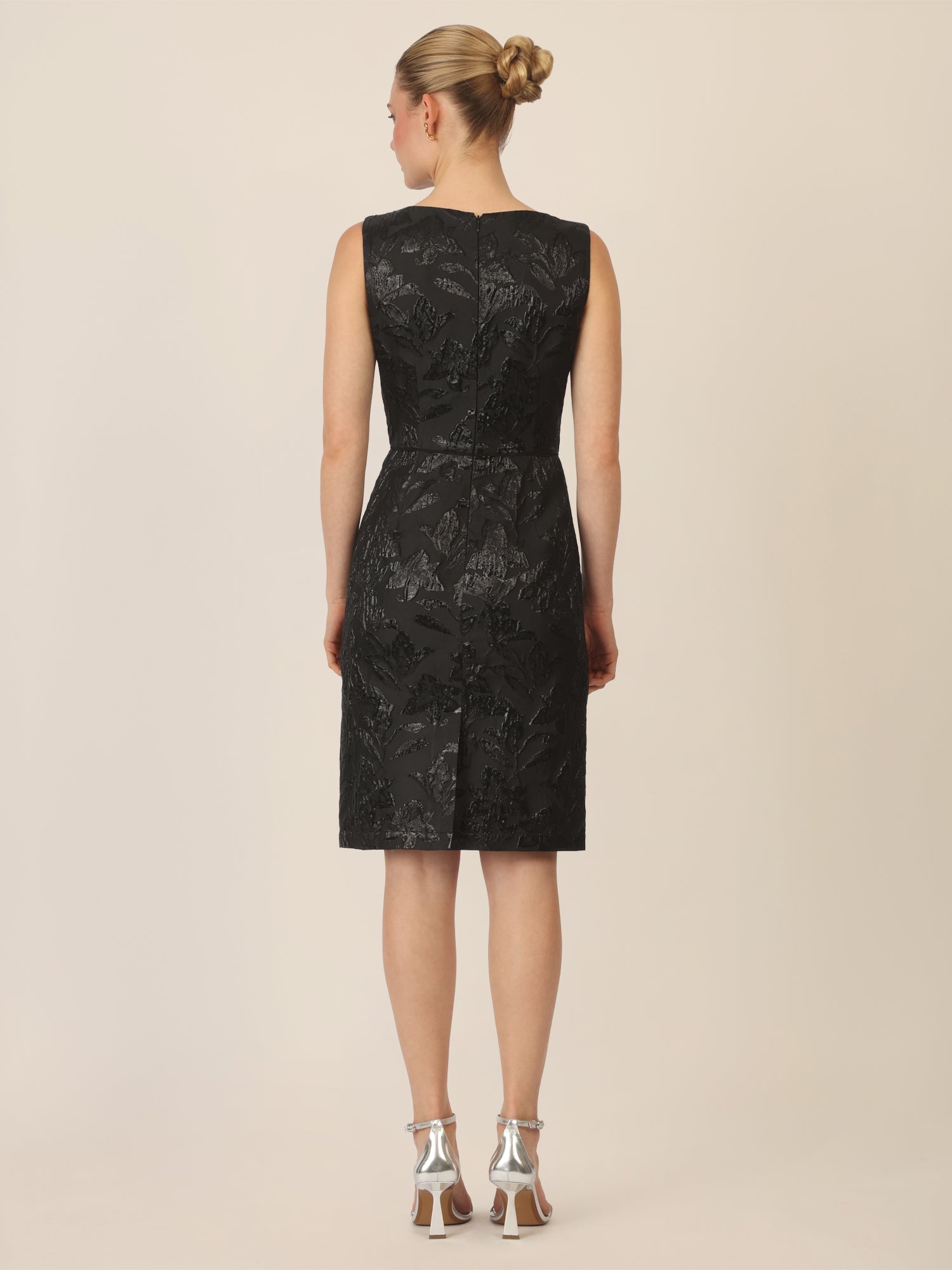 APART Jacquardkleid mit floralen Strukturen | schwarz