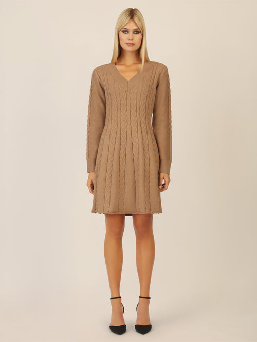 APART Strickkleid mit Zopfmuster und V-Ausschnitt | camel image 1