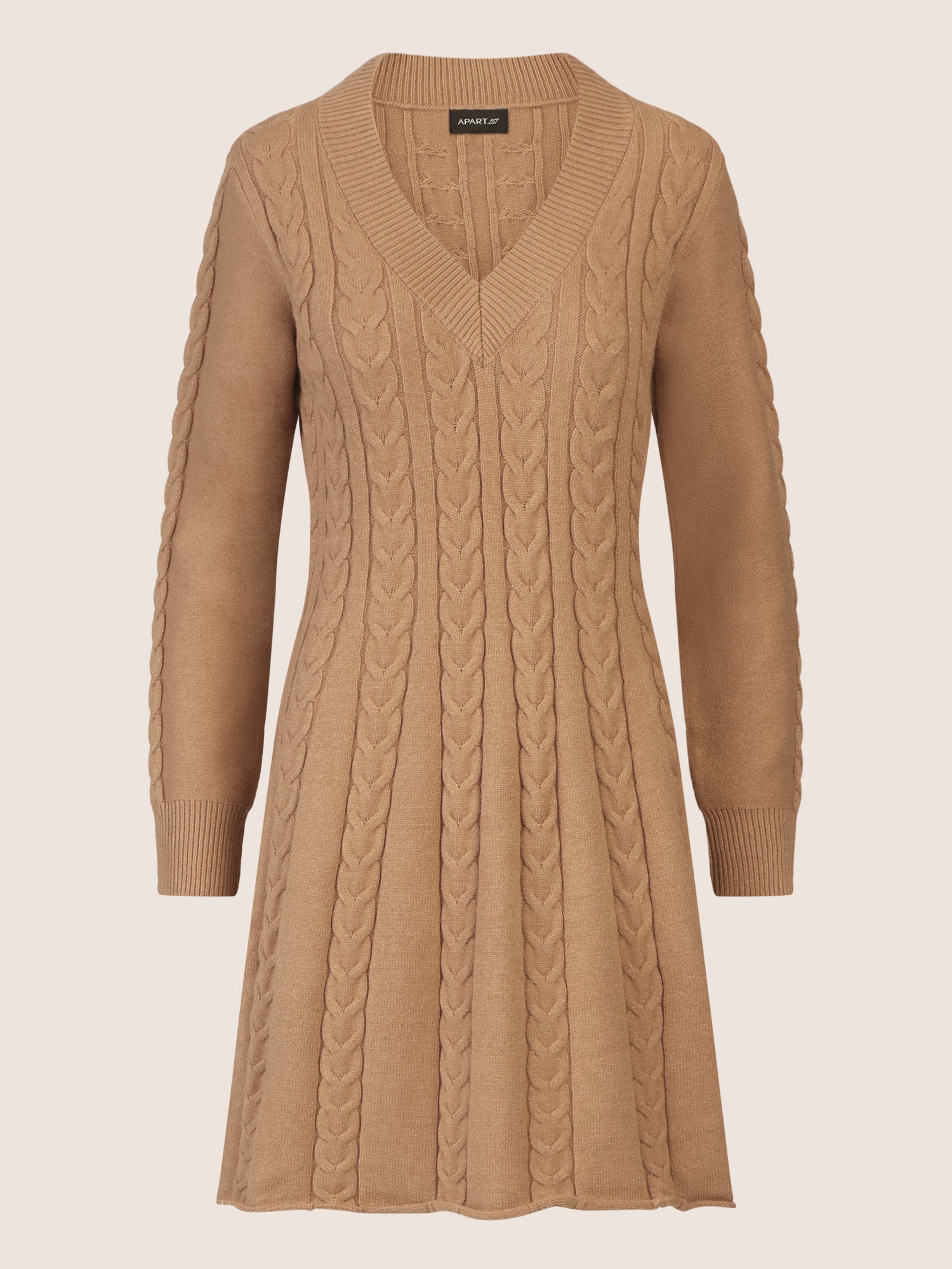 APART Strickkleid mit Zopfmuster und V-Ausschnitt | camel