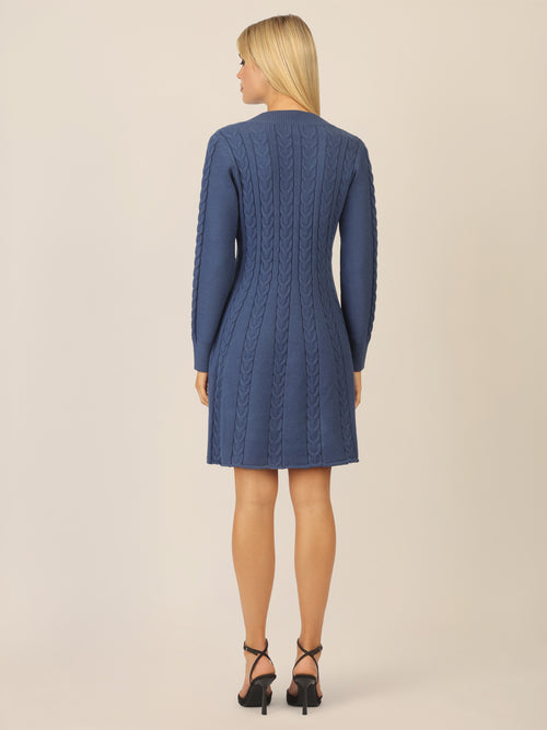 APART Strickkleid mit Zopfmuster und V-Ausschnitt | mittelblau image 1