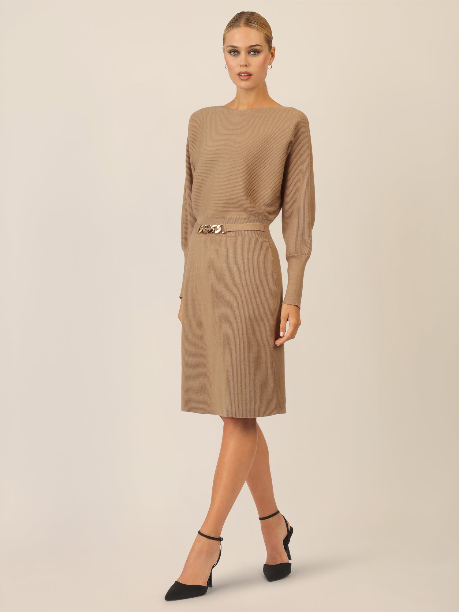 APART Strickkleid mit Gliederkette Detail Gürtel | camel