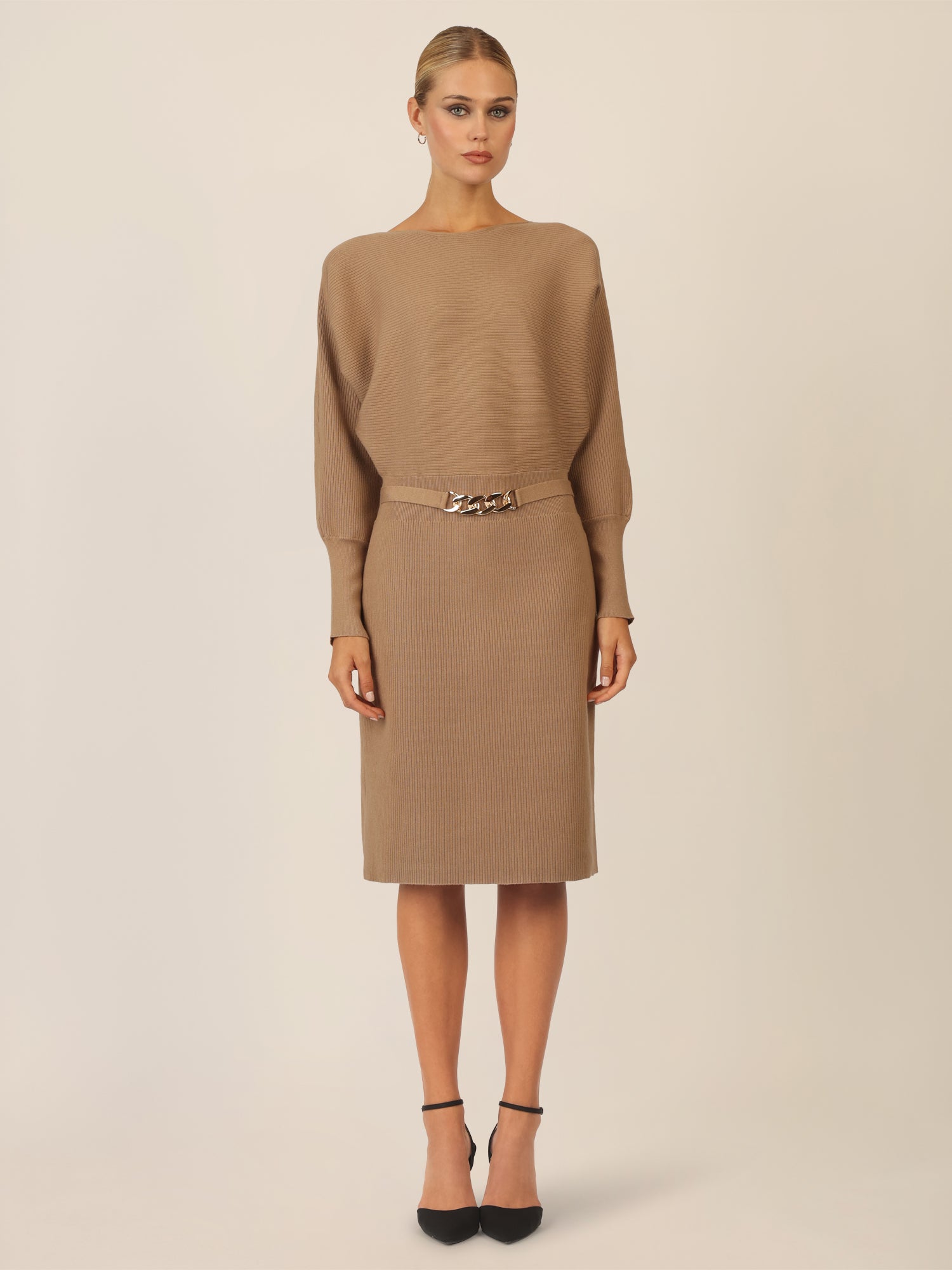 APART Strickkleid mit Gliederkette Detail Gürtel | camel