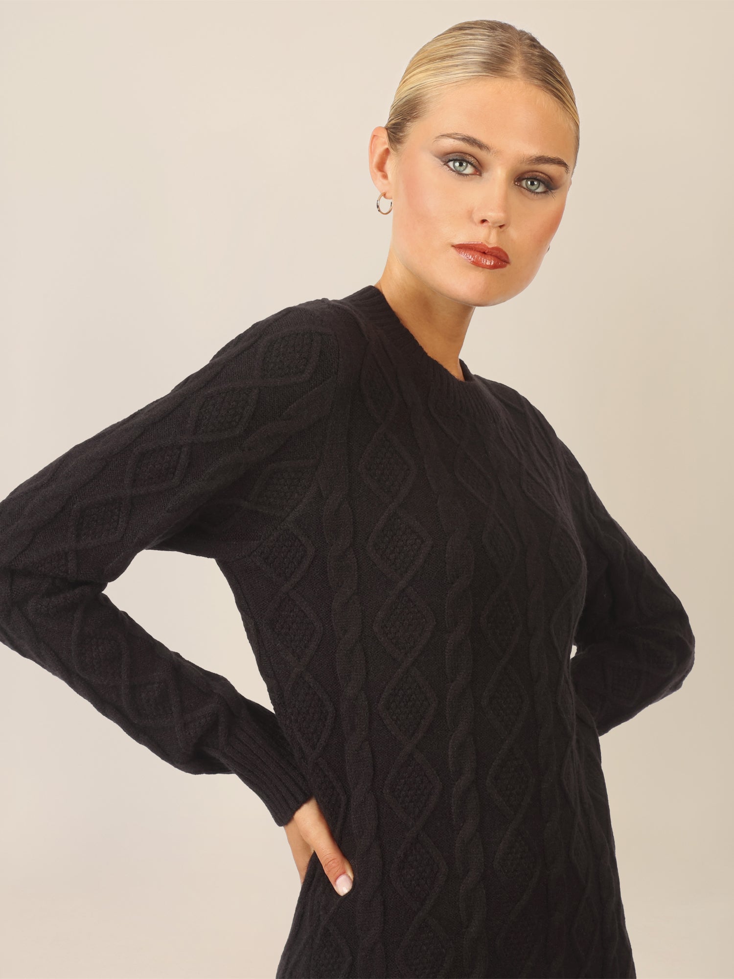 APART Strickkleid mit Strukturmuster und Rundhalsausschnitt | schwarz