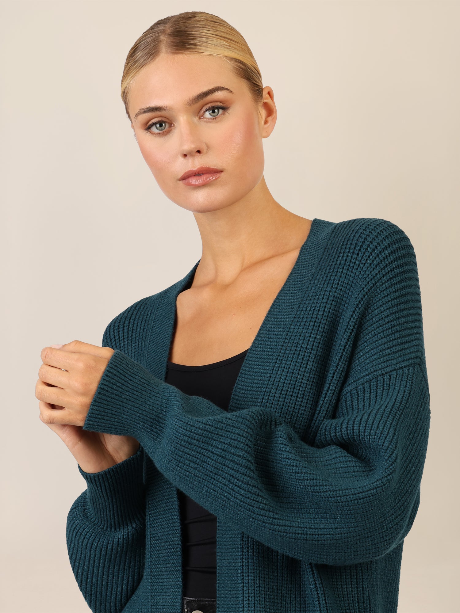 APART Lange Strickjacke mit aufgesetzten Taschen | dunkelgrün
