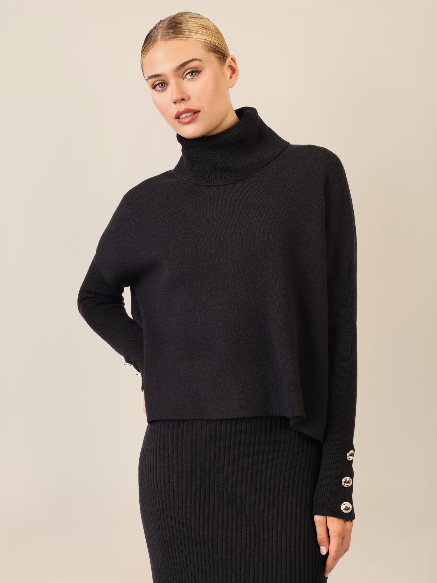 APART Oversized Pullover mit Rollkragen und Schmuckknöpfen | schwarz