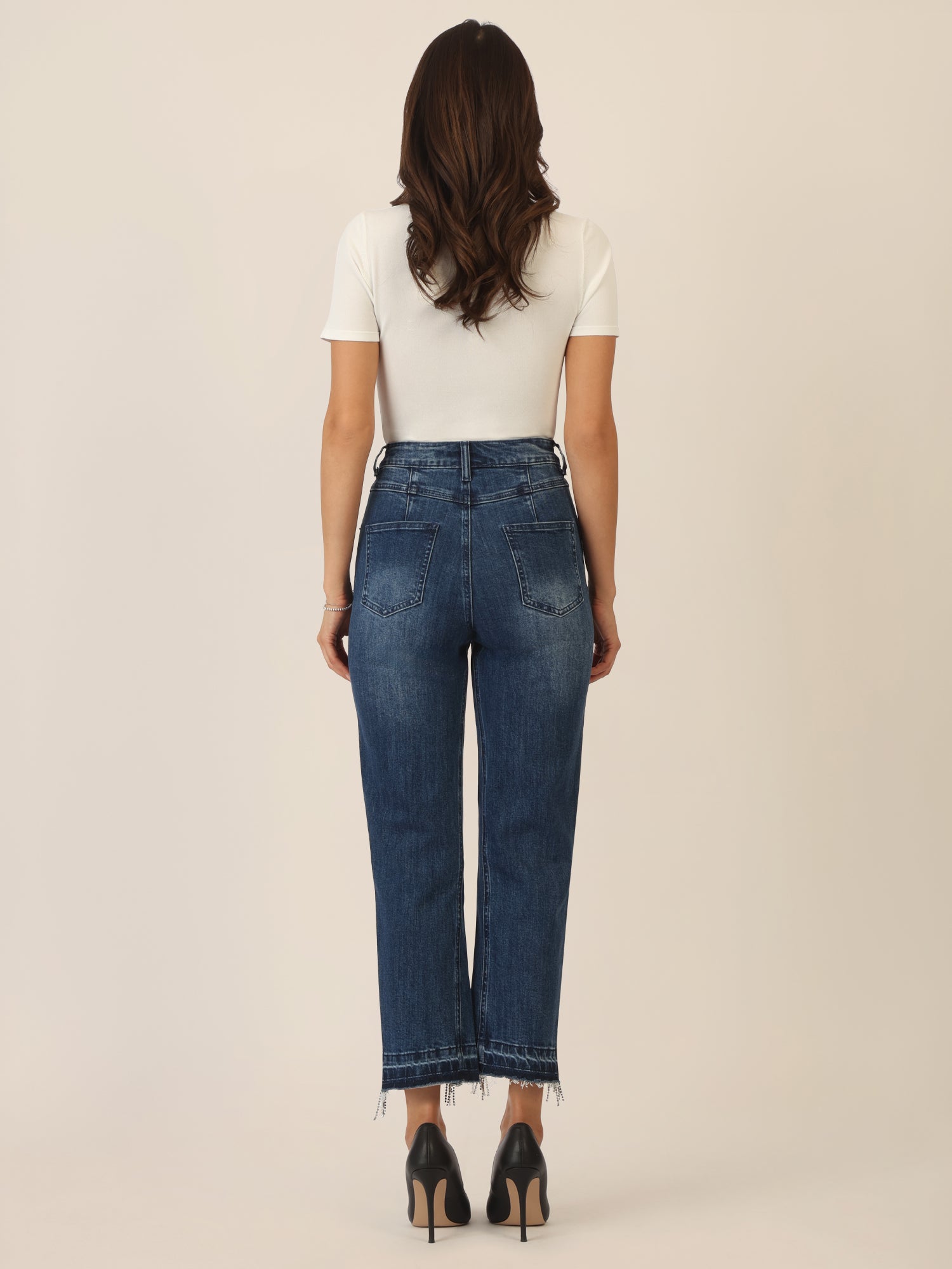 APART Mom Jeans mit Kristallsteinen mit Kristallstein Fransen am Saum | mittelblau