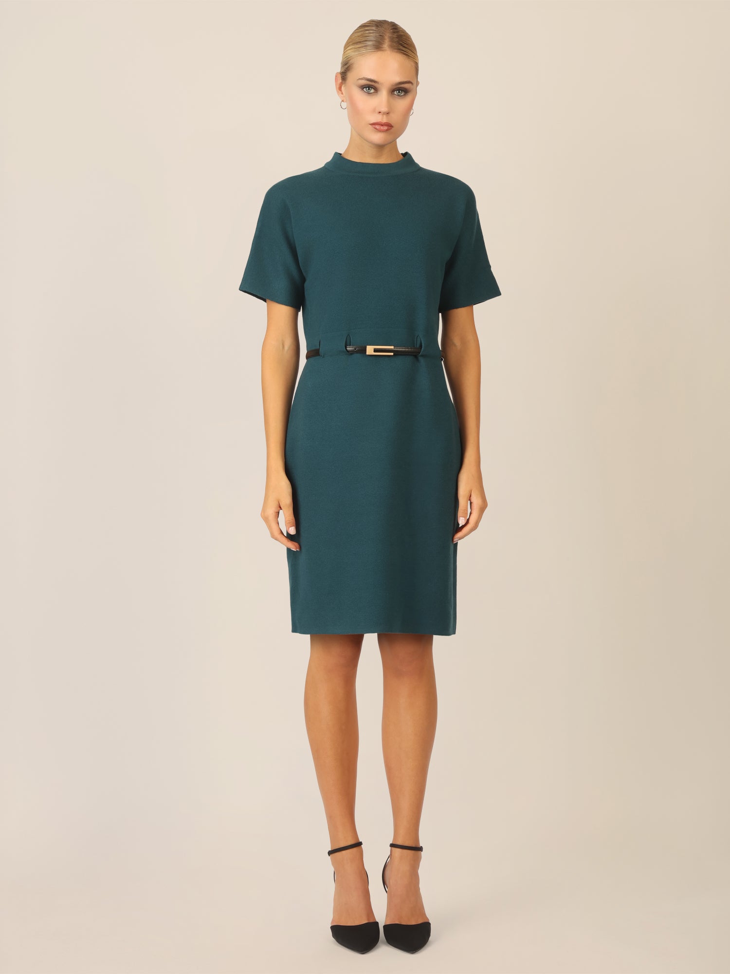 APART Strickkleid mit Gürtel und Stehkragen | dunkelgrün