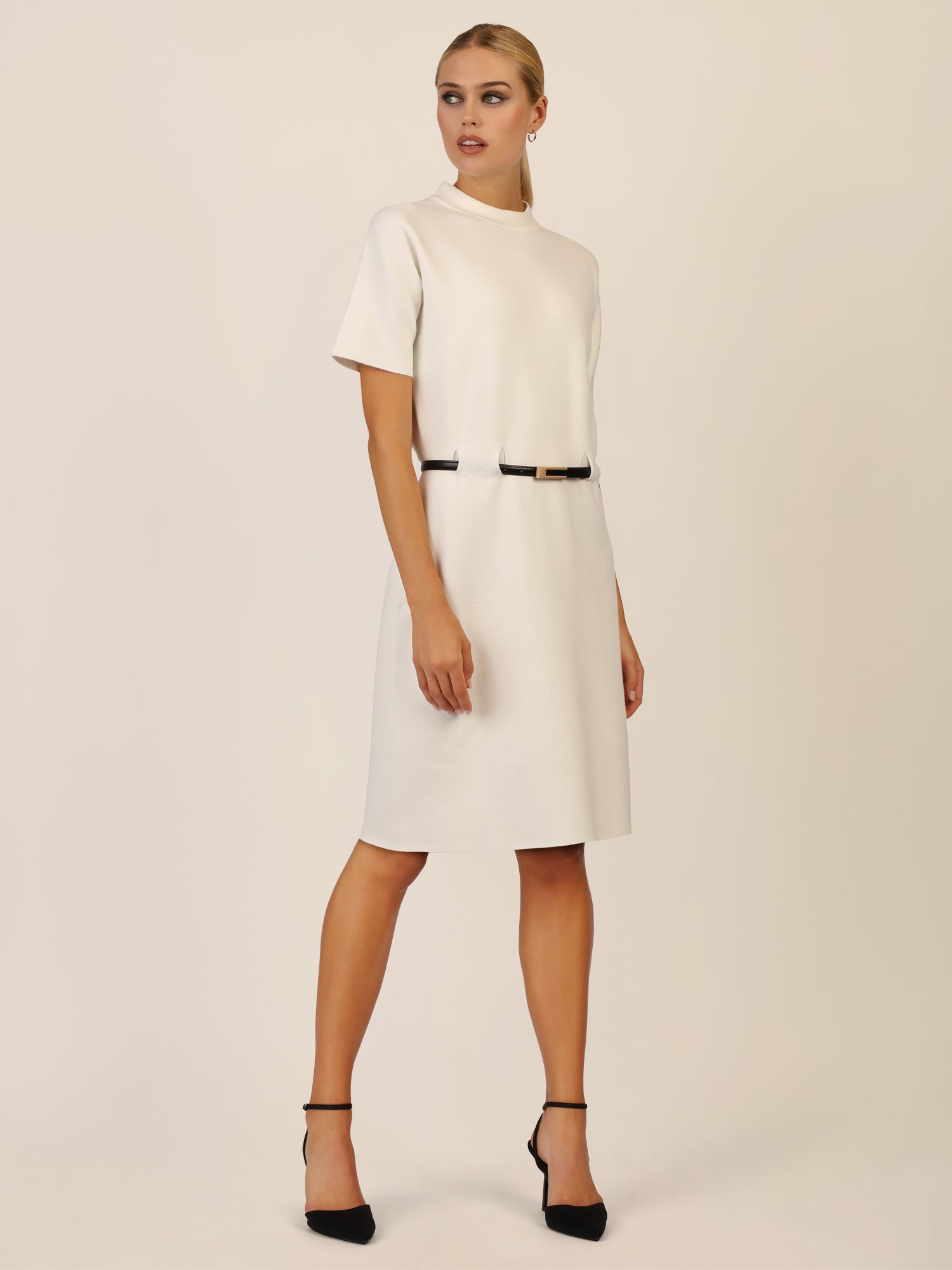 APART Strickkleid mit Gürtel und Stehkragen | creme