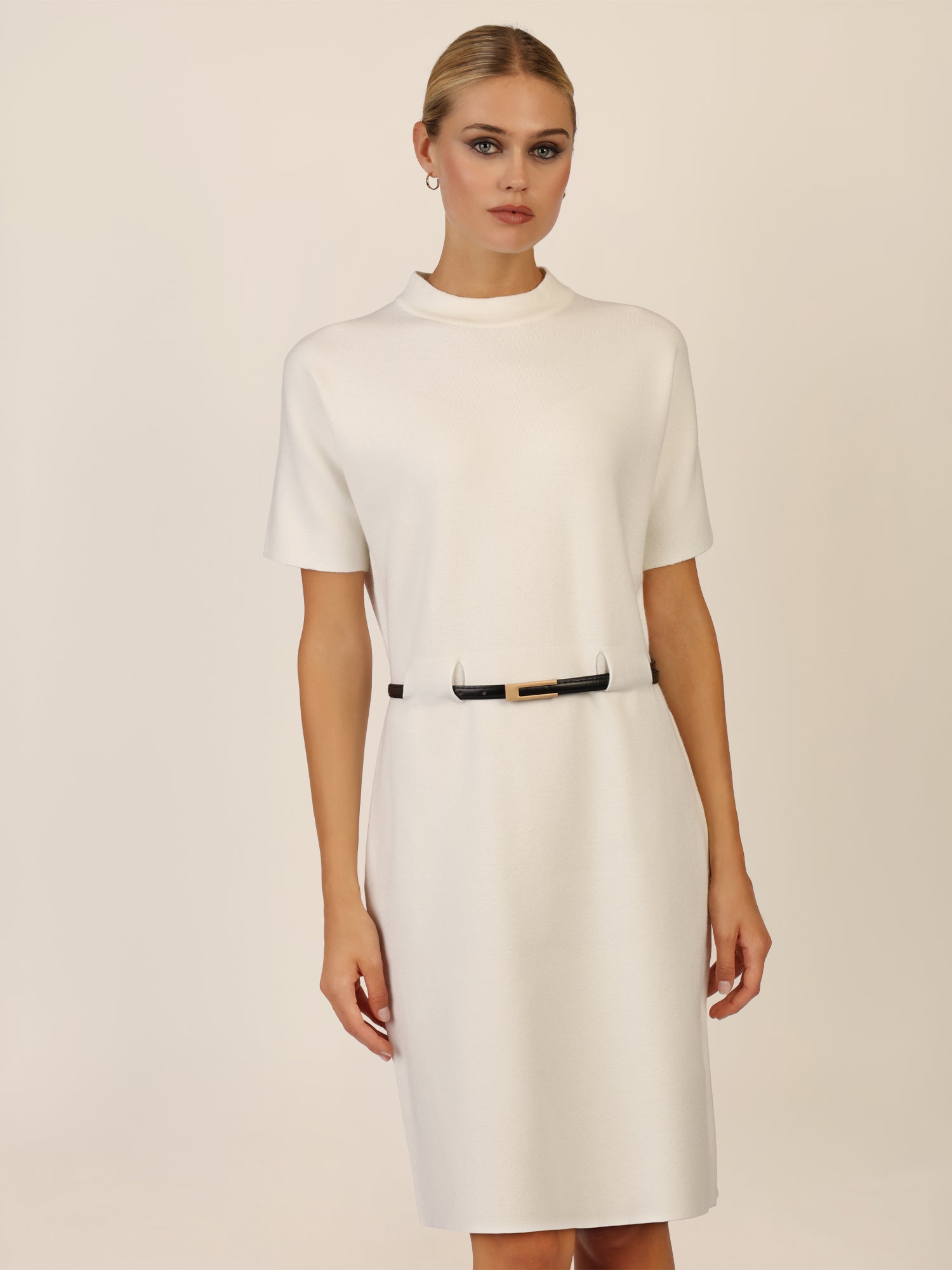 APART Strickkleid mit Gürtel und Stehkragen | creme