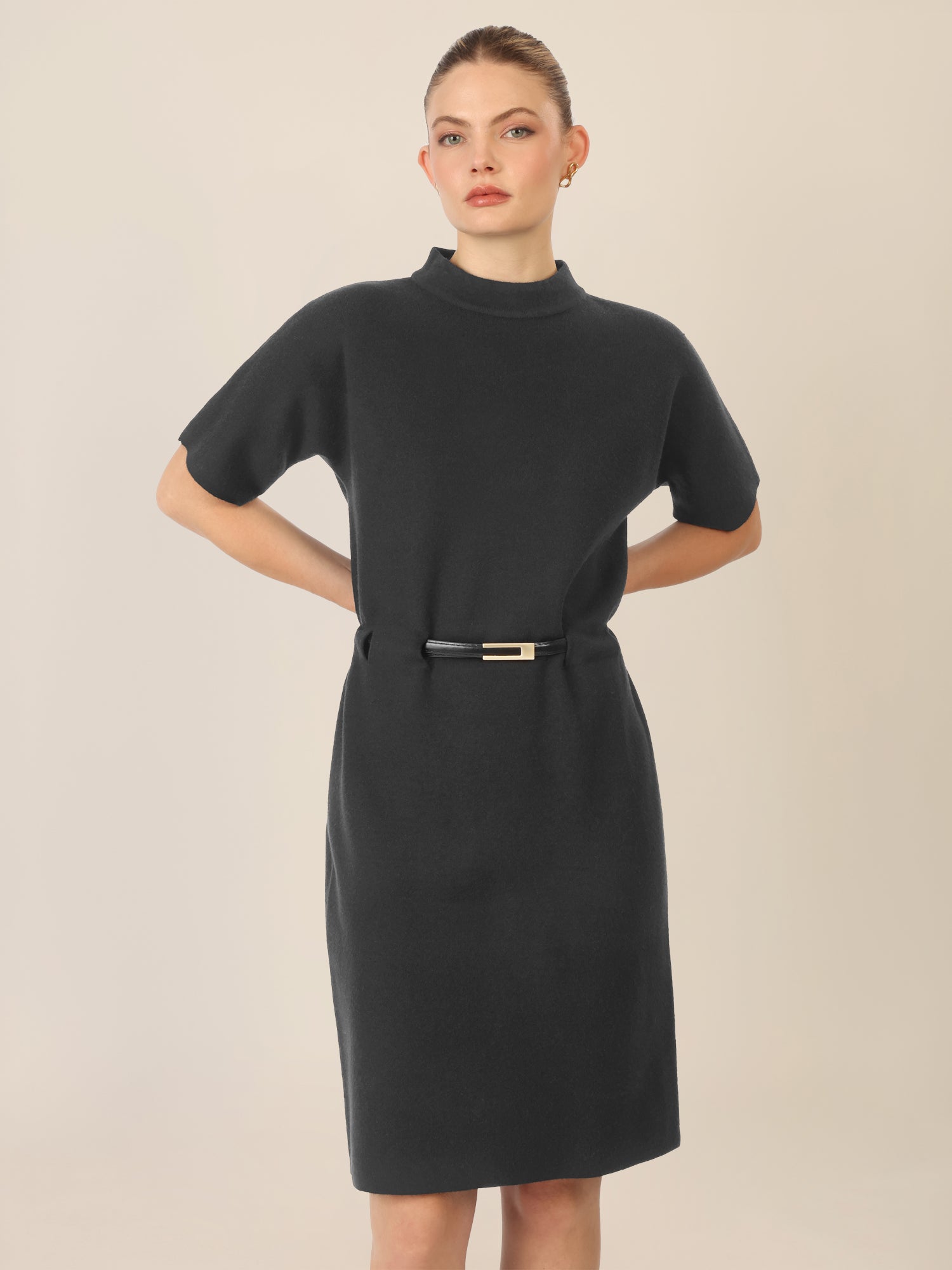 APART Strickkleid mit Gürtel und Stehkragen | schwarz