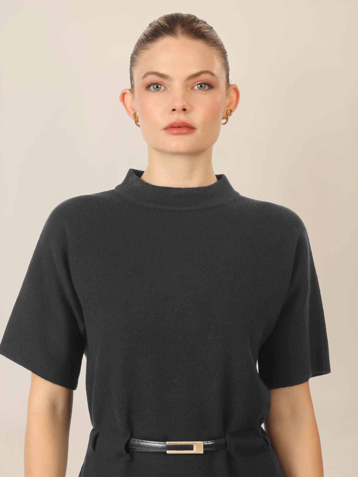 APART Strickkleid mit Gürtel und Stehkragen | schwarz