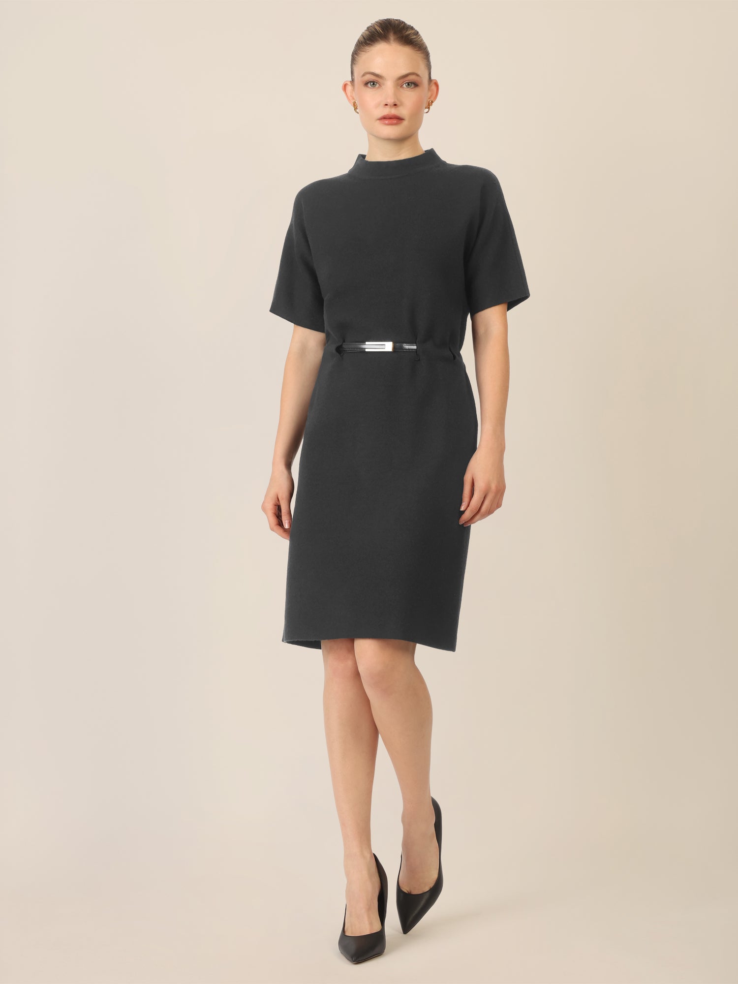 APART Strickkleid mit Gürtel und Stehkragen | schwarz