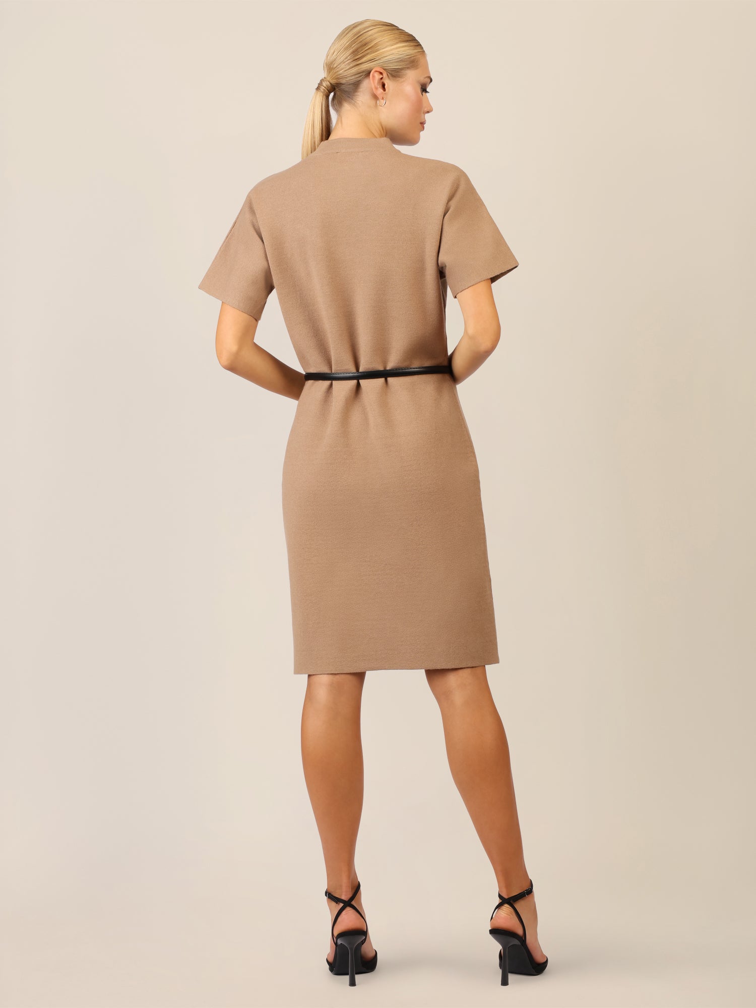 APART Strickkleid mit Gürtel und Stehkragen | camel