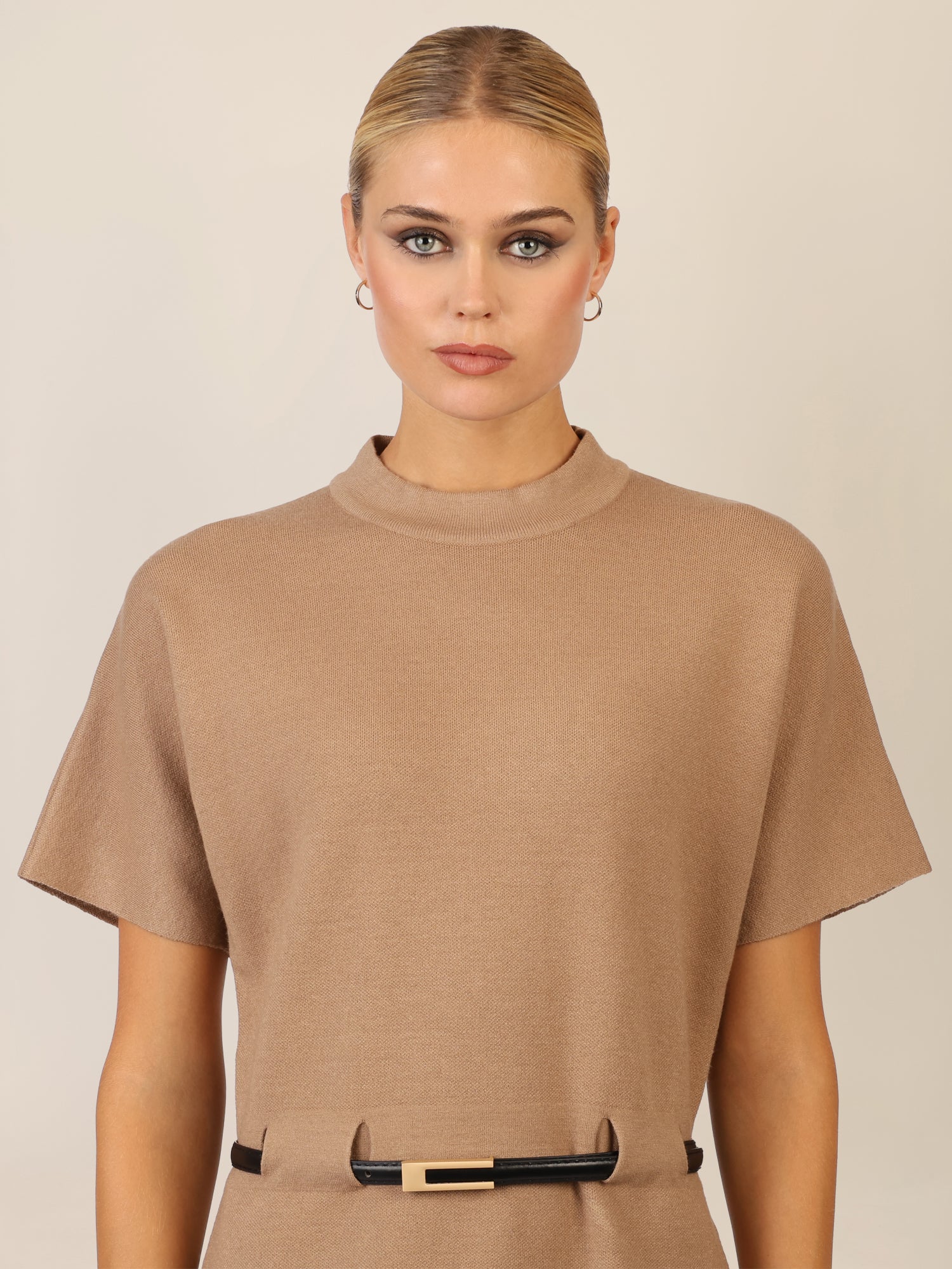 APART Strickkleid mit Gürtel und Stehkragen | camel