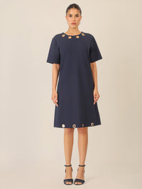 APART Kleid mit goldenen Ösendetails | nachtblau
