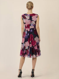 APART Ärmelloses Meshkleid mit Blumenprint und Drapierung | weinrot-multicolor