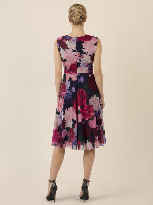 APART Ärmelloses Meshkleid mit Blumenprint und Drapierung | weinrot-multicolor image 1