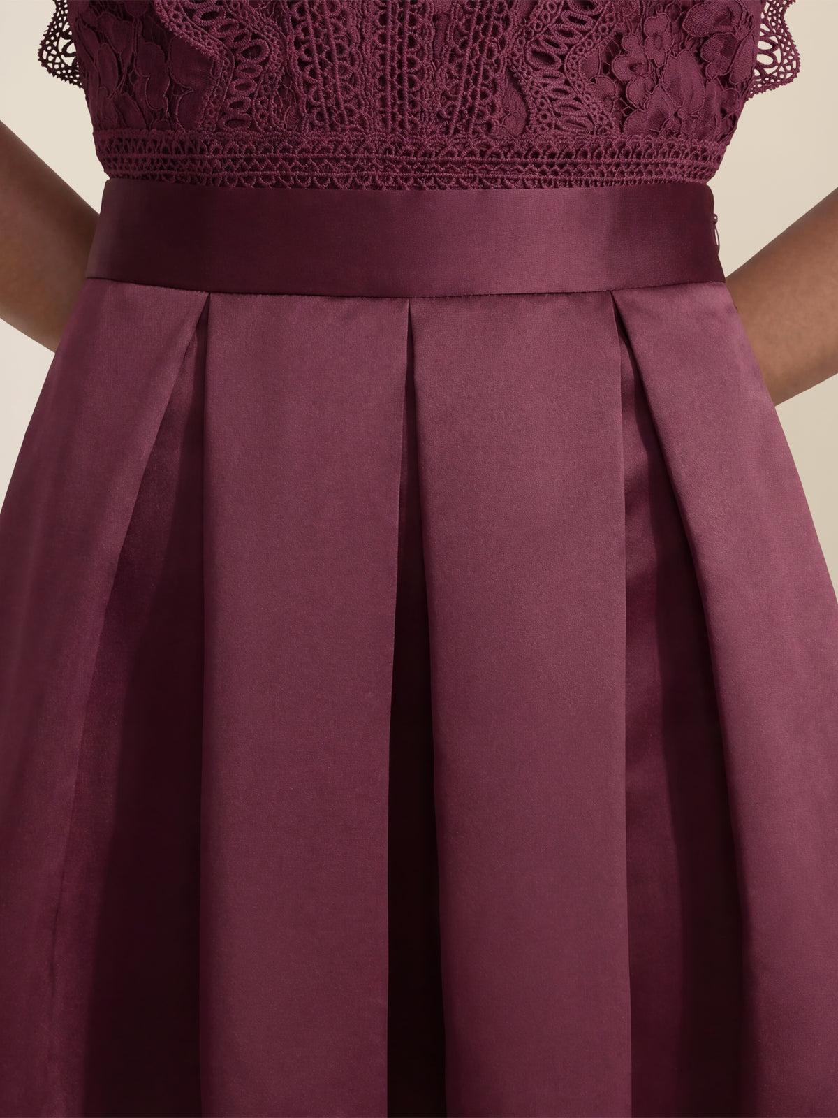 APART Eleganter Satinrock mit Glanz-Effekt | weinrot