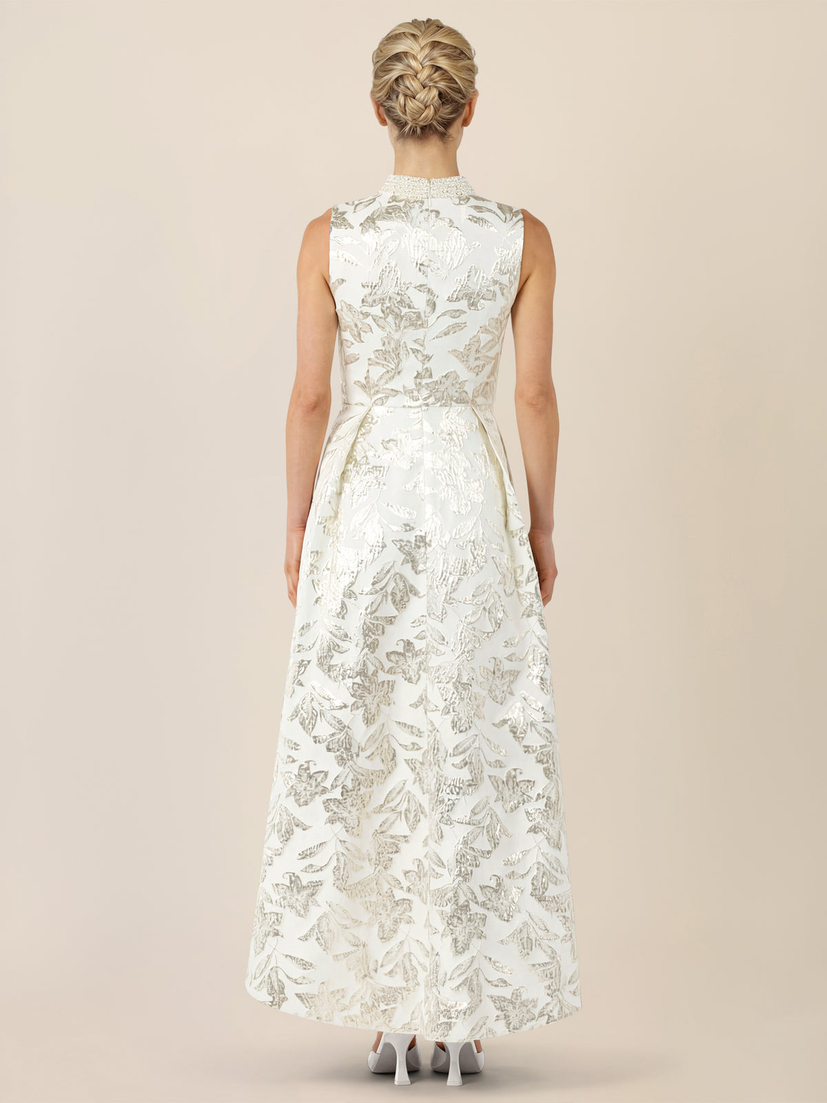 APART Elegantes Hochzeitskleid mit Perlenkragen | creme-gold