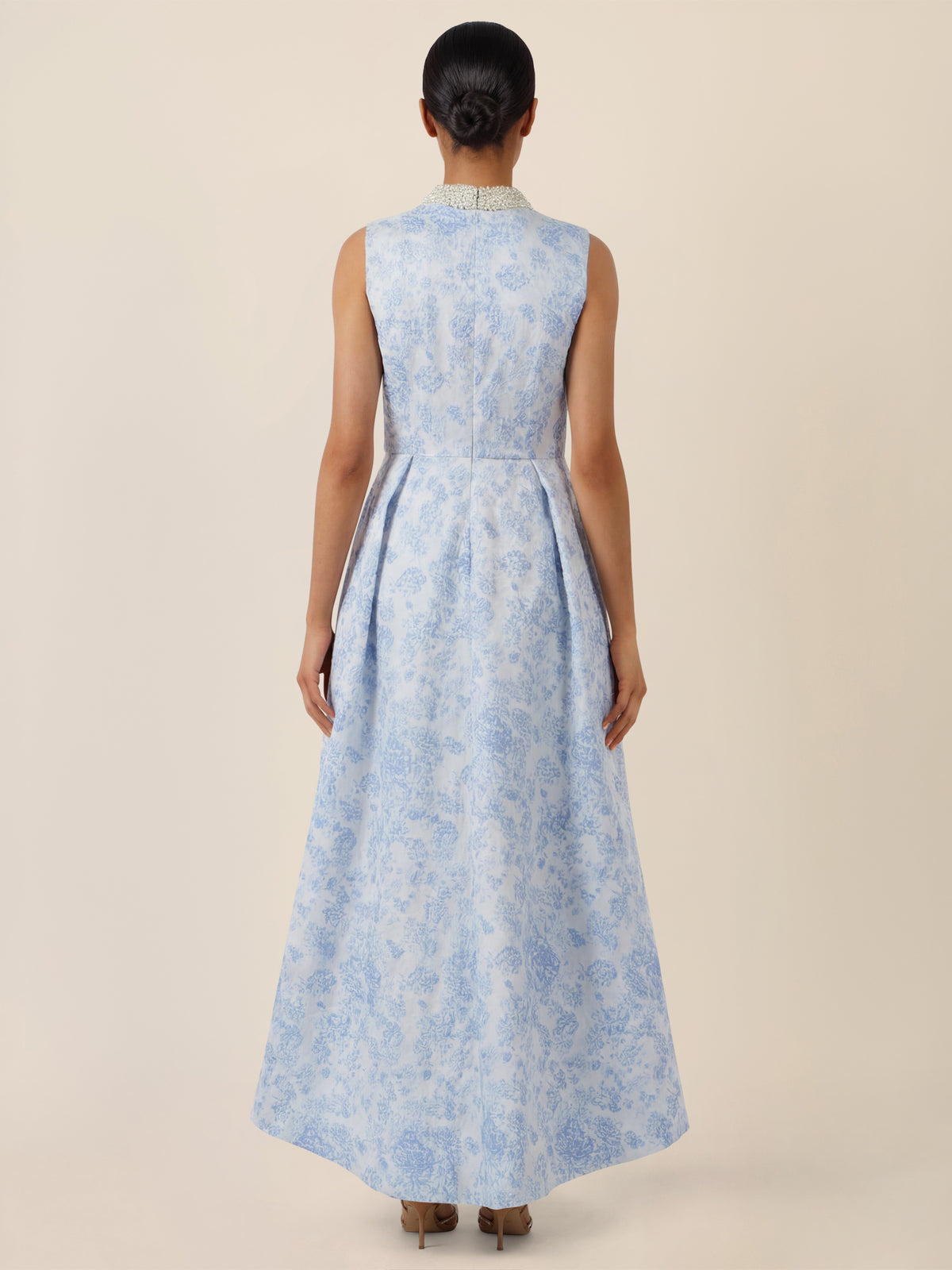 APART Ärmelloses Jacquardkleid mit Perlenkragen | hellblau