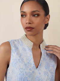 APART Ärmelloses Jacquardkleid mit Perlenkragen | hellblau