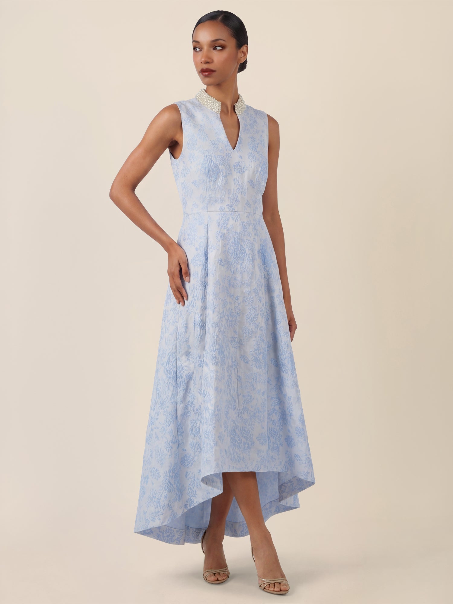 APART Ärmelloses Jacquardkleid mit Perlenkragen | hellblau