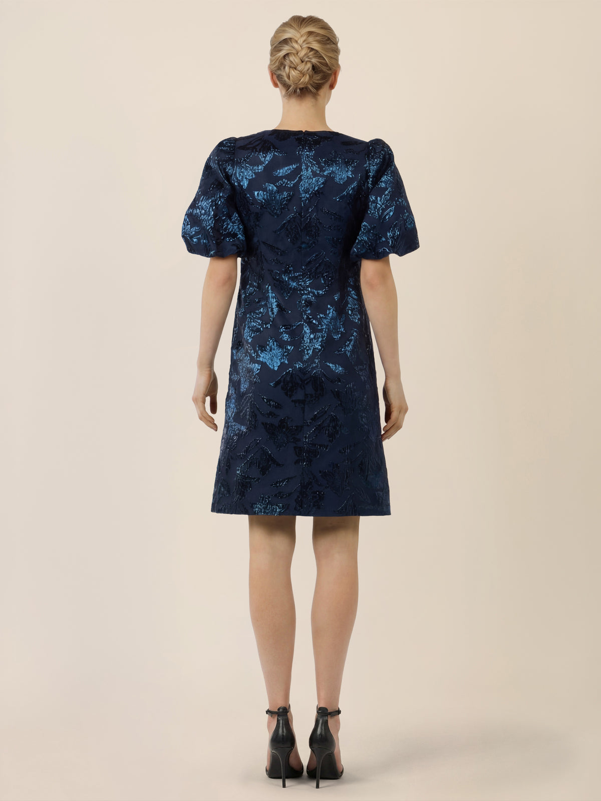 APART Kurzes Cocktailkleid mit Glanzmuster | nachtblau-metallic