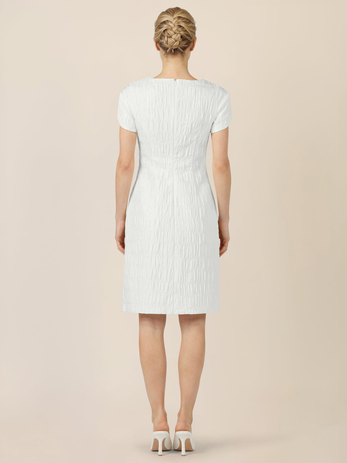 APART Kleid mit Struktur-Effekt und femininer Linie | creme