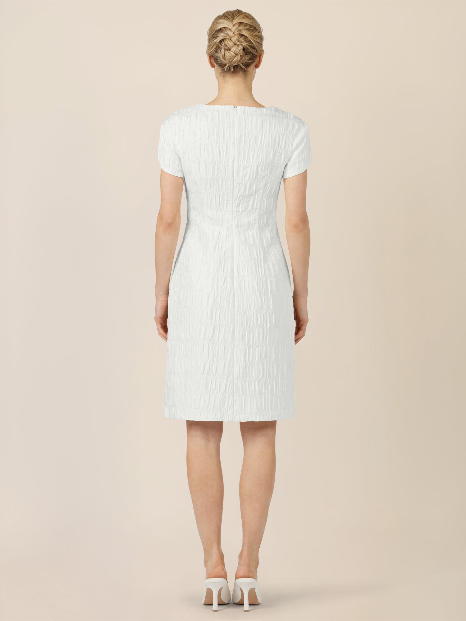 APART Kleid mit Struktur-Effekt und femininer Linie | creme