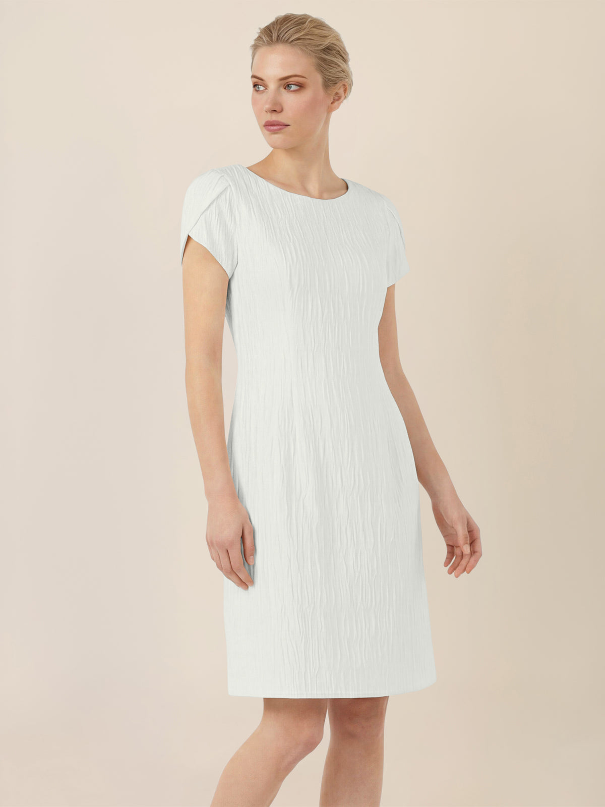APART Kleid mit Struktur-Effekt und femininer Linie | creme