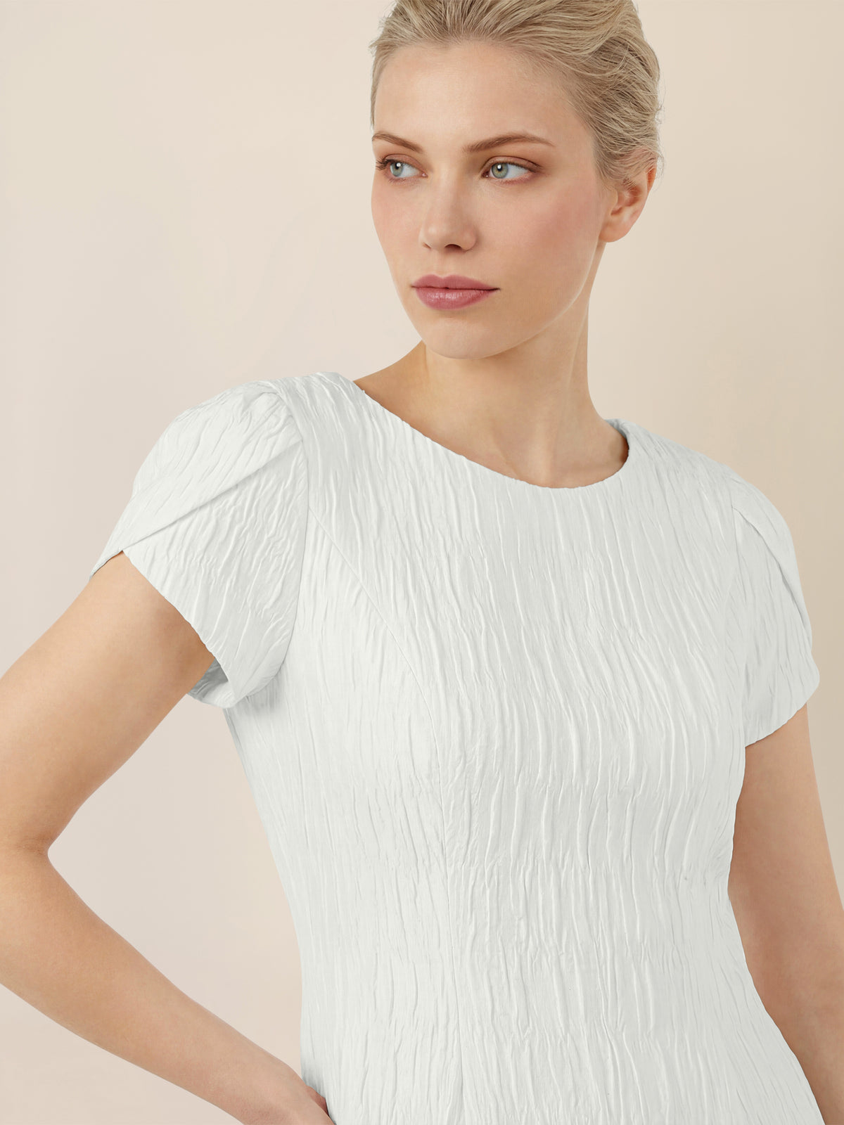 APART Kleid mit Struktur-Effekt und femininer Linie | creme