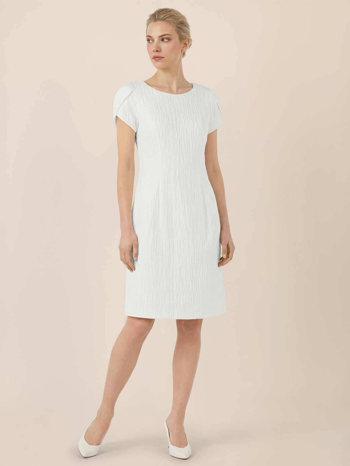 APART Kleid mit Struktur-Effekt und femininer Linie | creme
