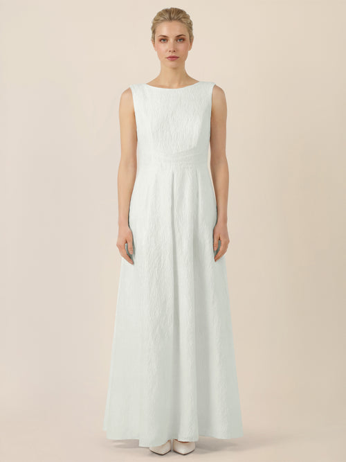 APART Maxikleid mit geprägtem Strukturmuster | creme image 1