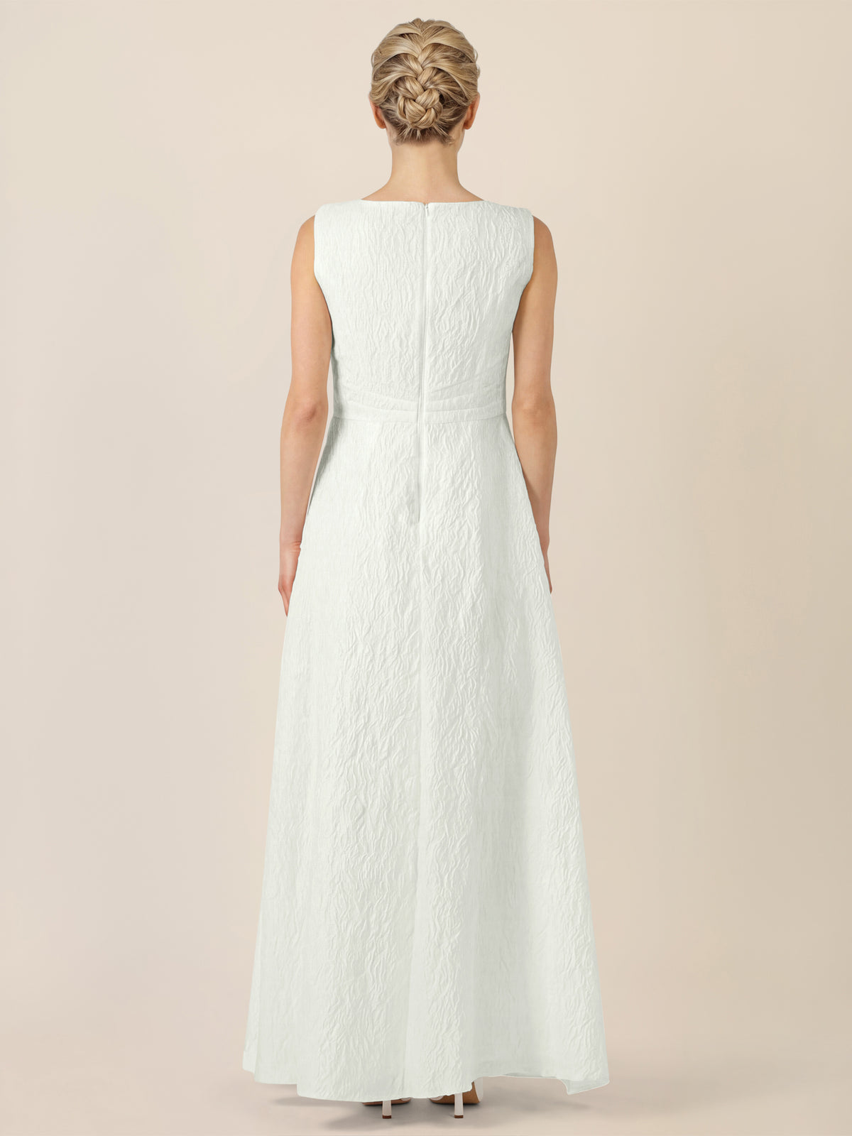 APART Maxikleid mit geprägtem Strukturmuster | creme