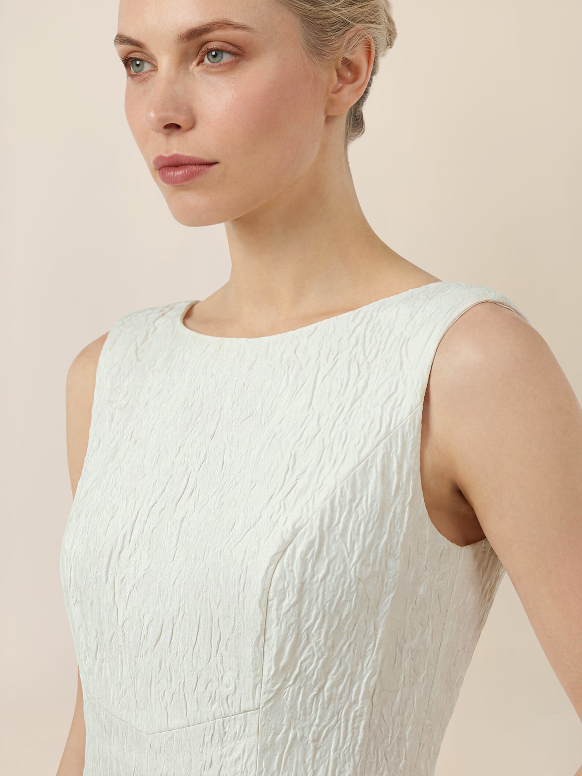 APART Maxikleid mit geprägtem Strukturmuster | creme