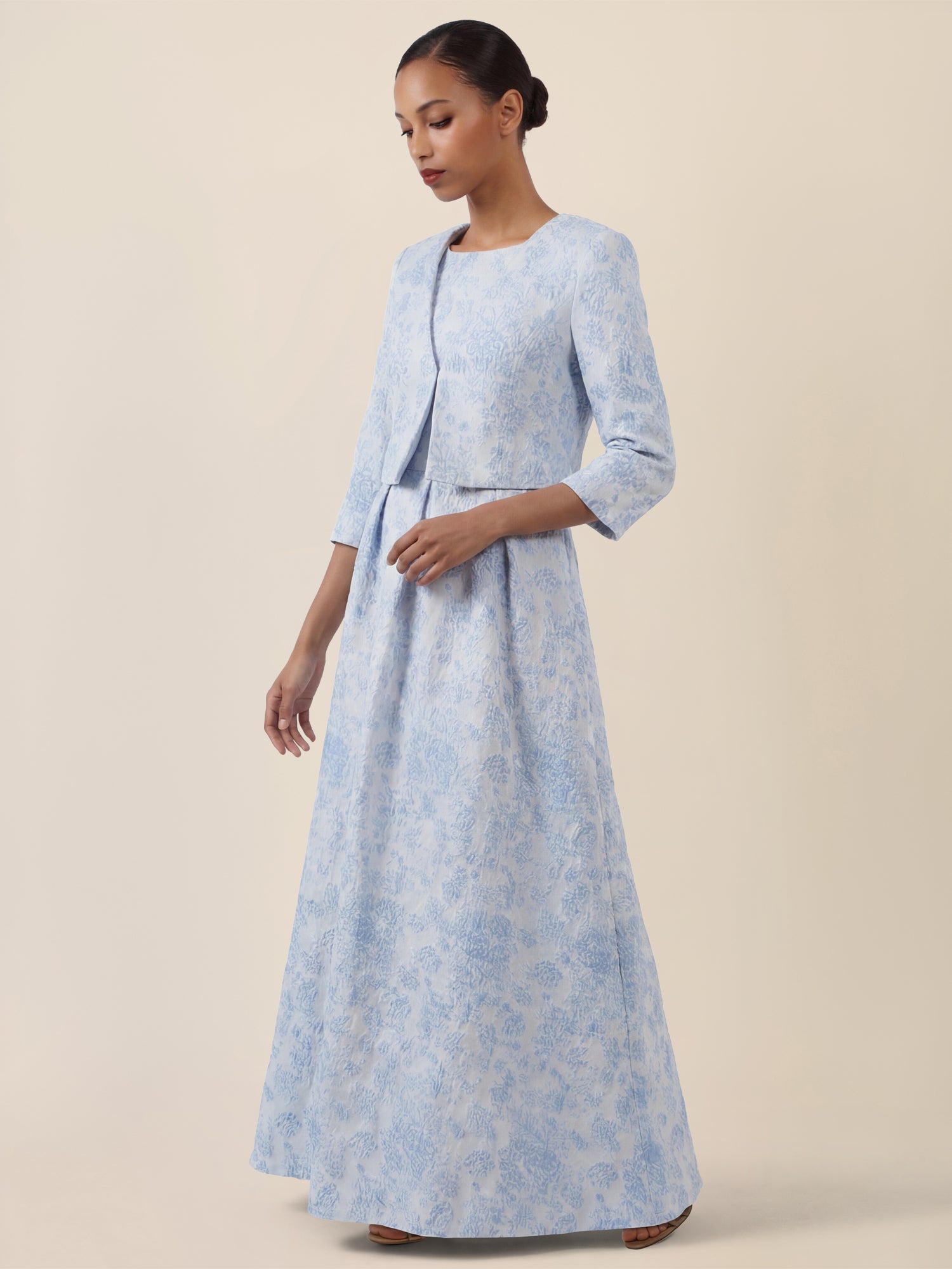 APART Kurze Jacquard-Bolero mit Blumenmuster | hellblau