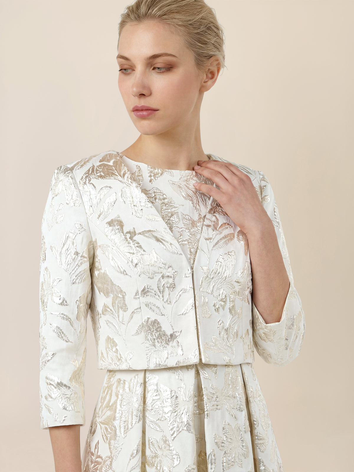 APART Kastenblazer mit Glanzmuster | creme-gold