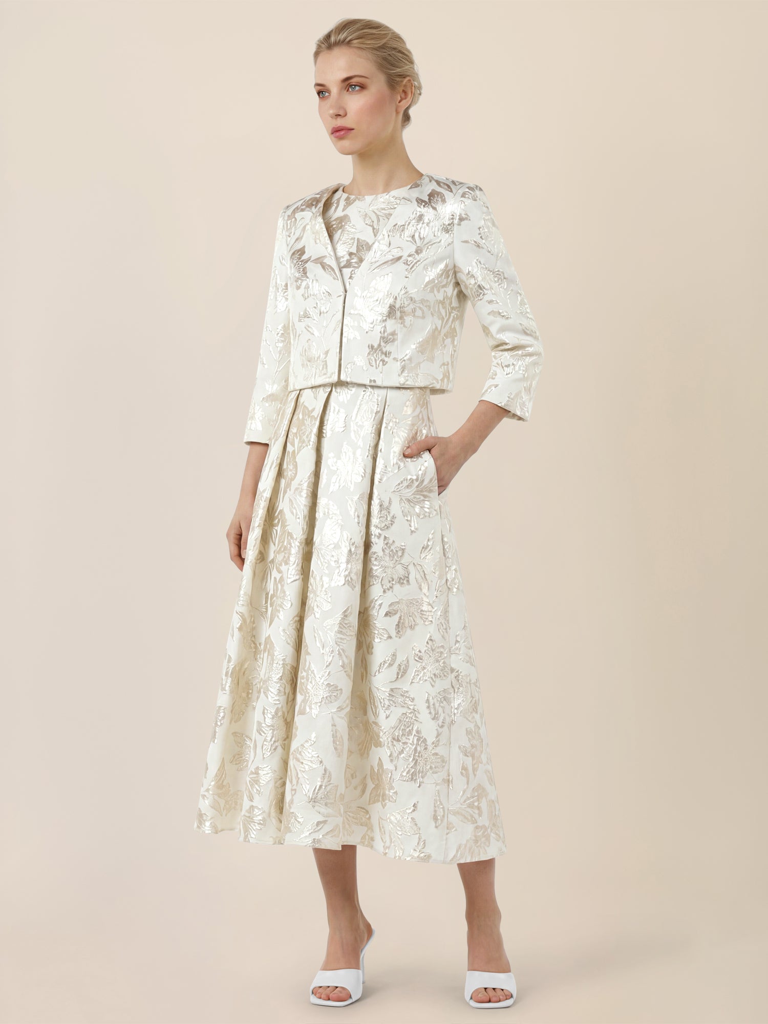 APART Kastenblazer mit Glanzmuster | creme-gold